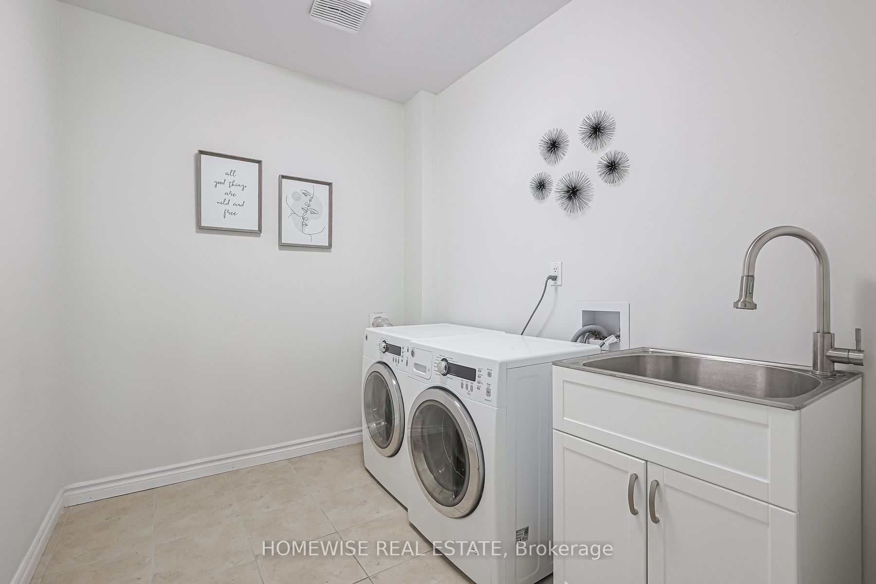 560 Waverly Street N 33 Property Photo 26