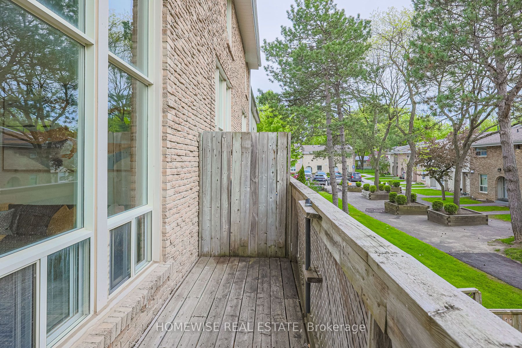 560 Waverly Street N 33 Property Photo 28