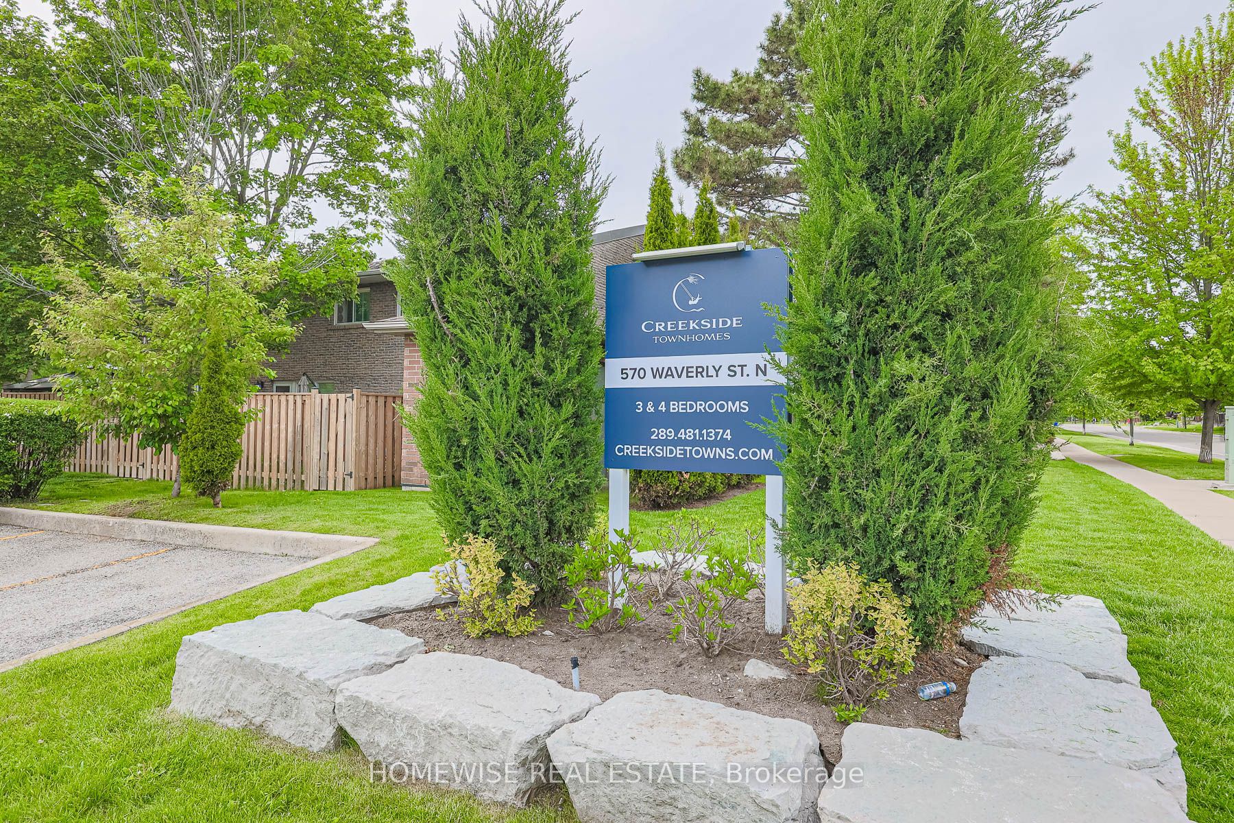 560 Waverly Street N 33 Property Photo 29