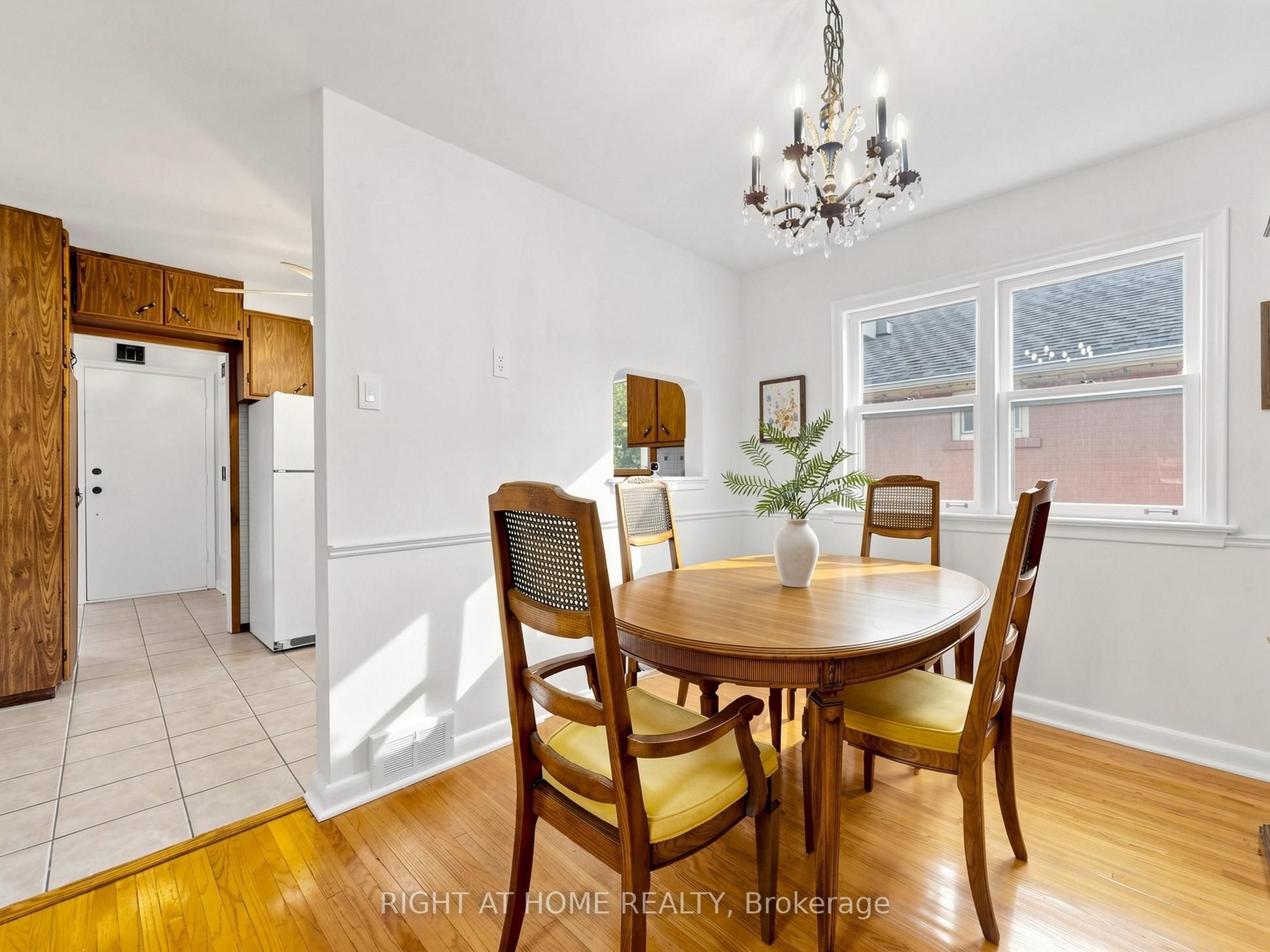 36 Joanna Drive E Property Photo 7
