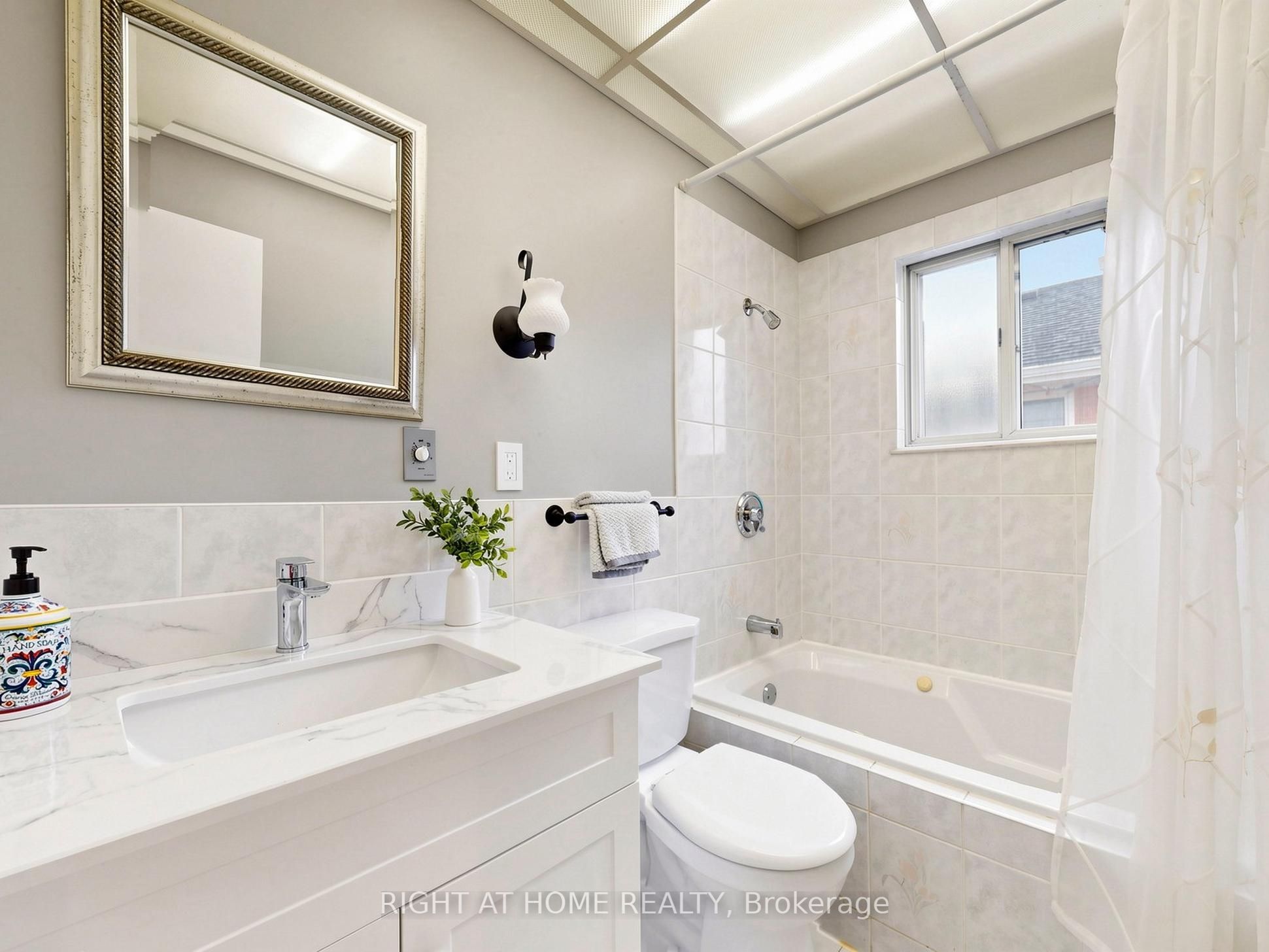 36 Joanna Drive E Property Photo 14