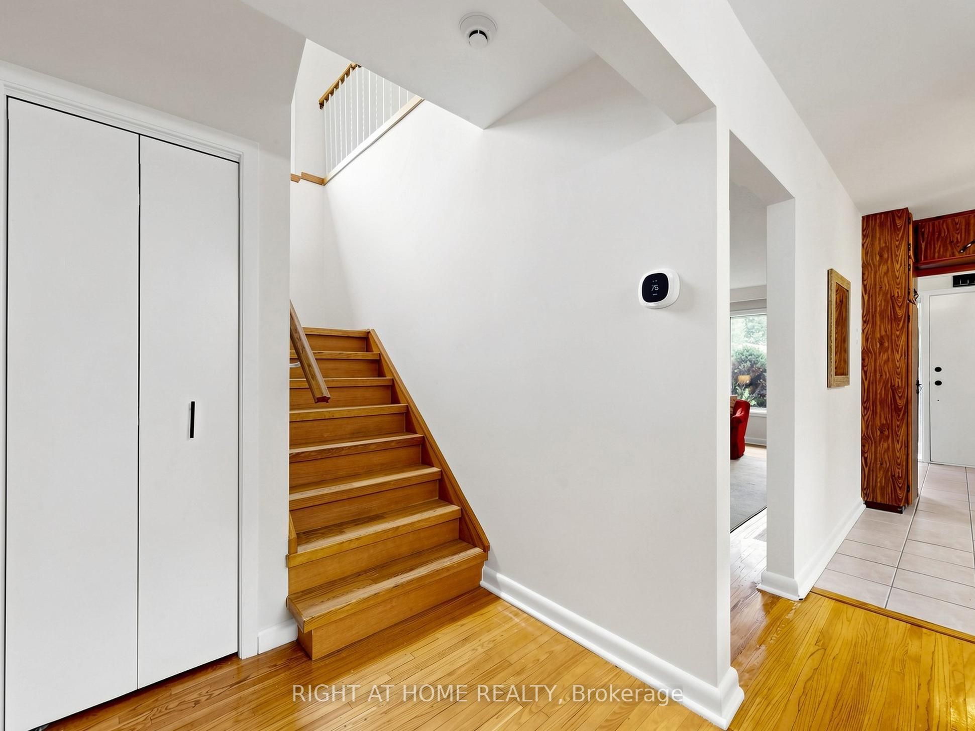 36 Joanna Drive E Property Photo 15
