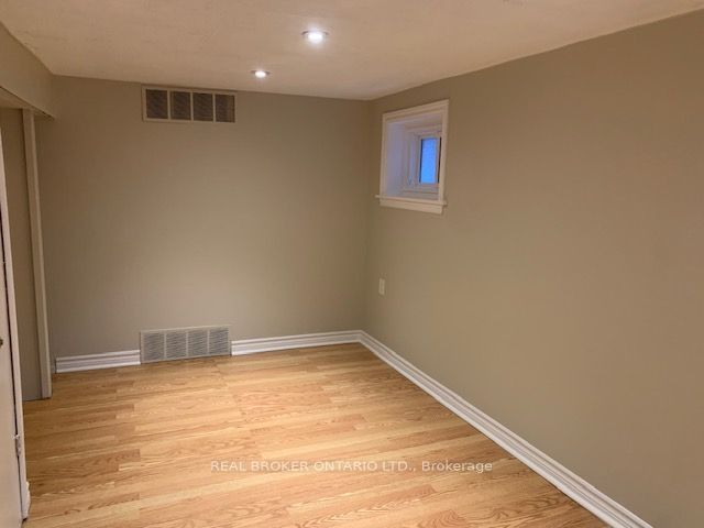 988 Cosburn Avenue Bsmt Property Photo 5