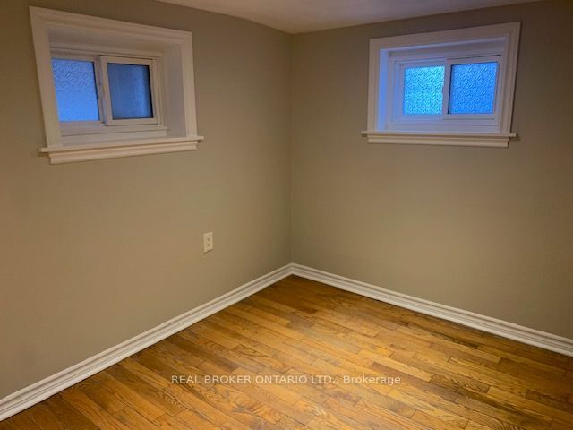 988 Cosburn Avenue Bsmt Property Photo 6