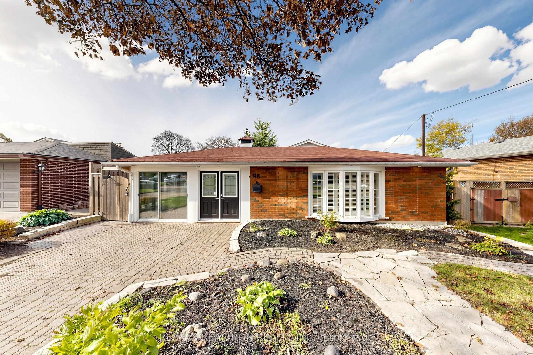 98 Thorncliffe Street Property Photo 1