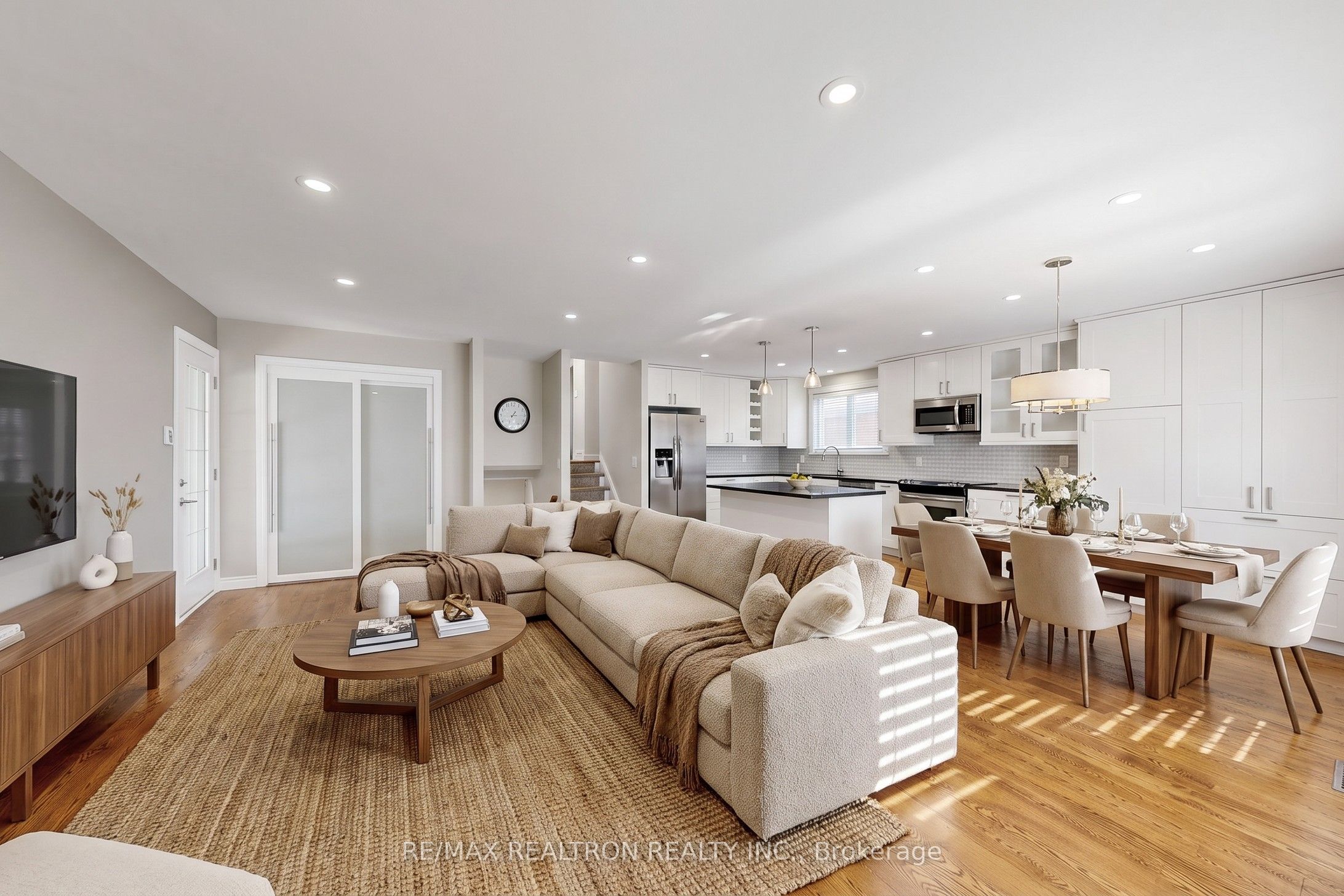98 Thorncliffe Street Property Photo 2