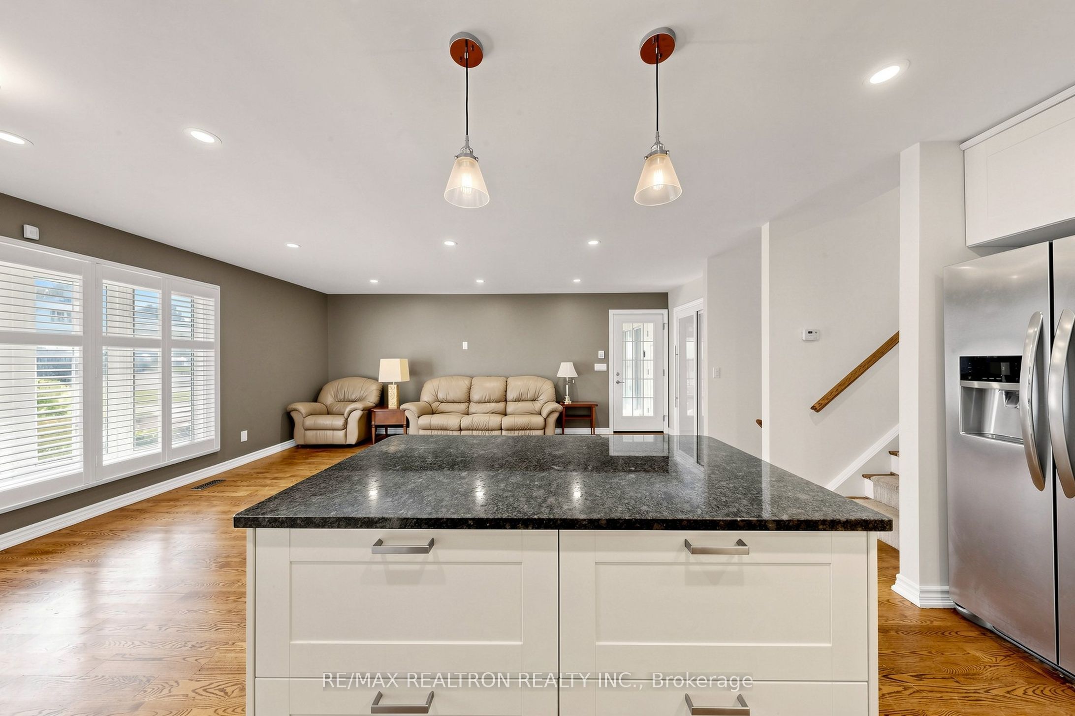 98 Thorncliffe Street Property Photo 7