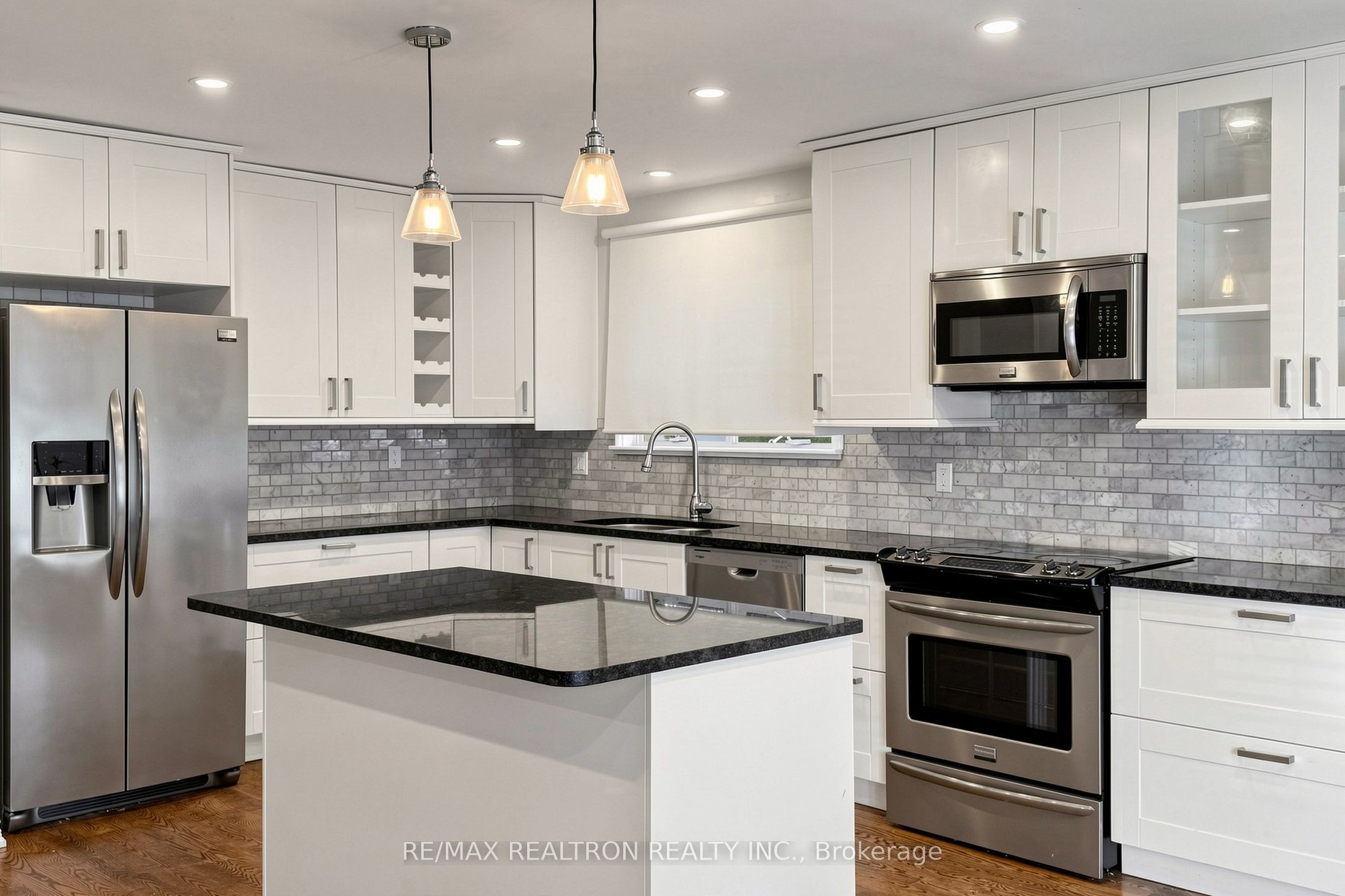 98 Thorncliffe Street Property Photo 9