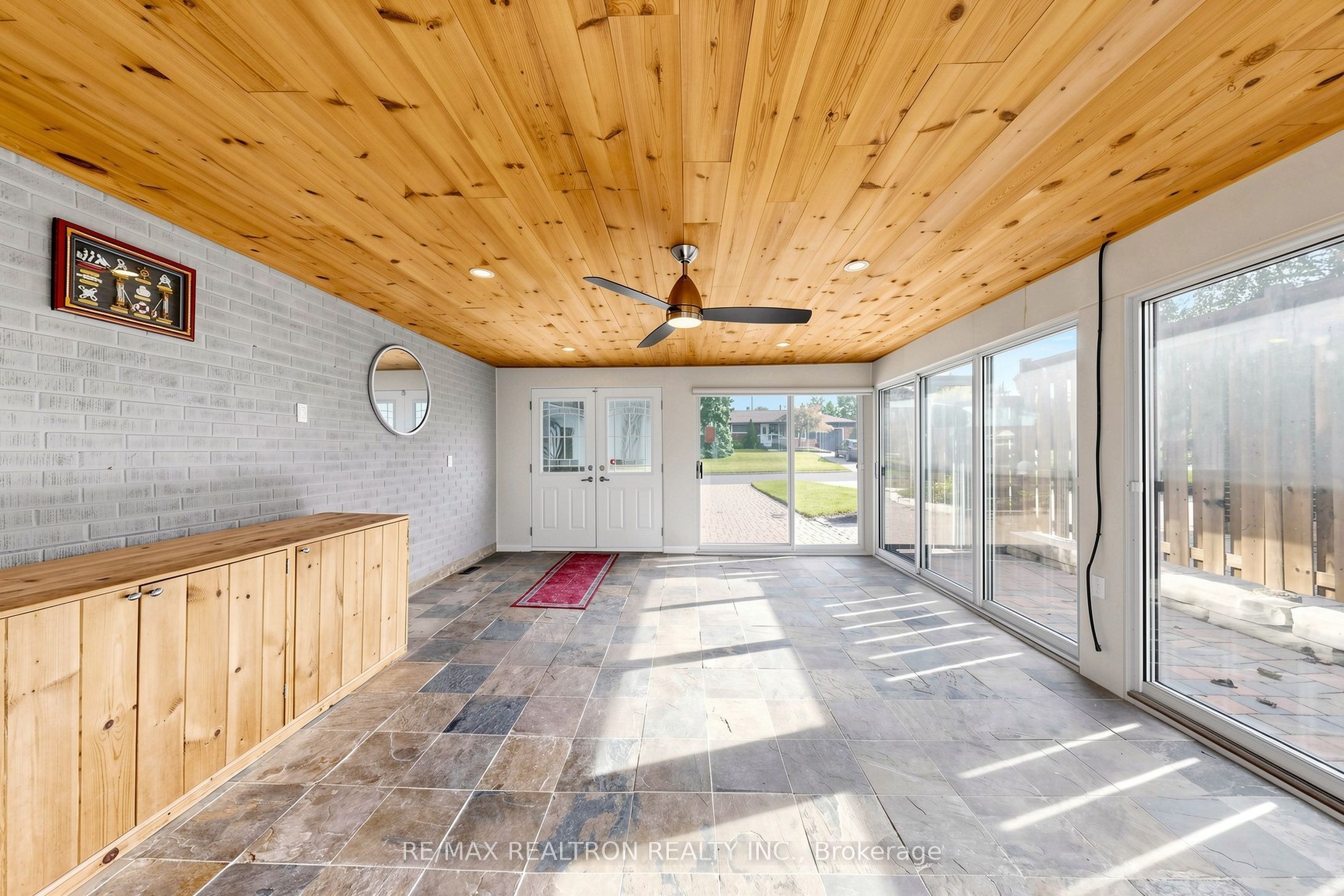 98 Thorncliffe Street Property Photo 10