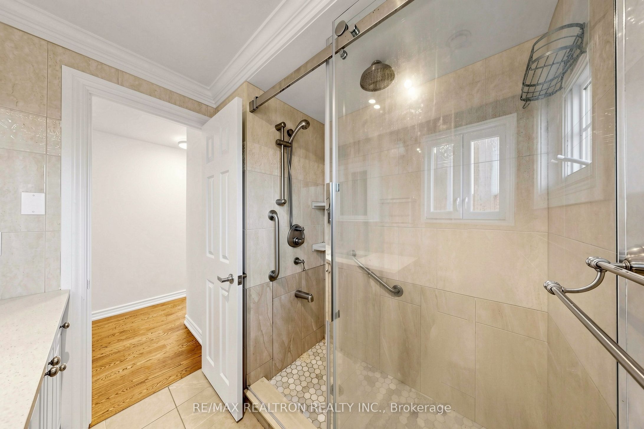 98 Thorncliffe Street Property Photo 13