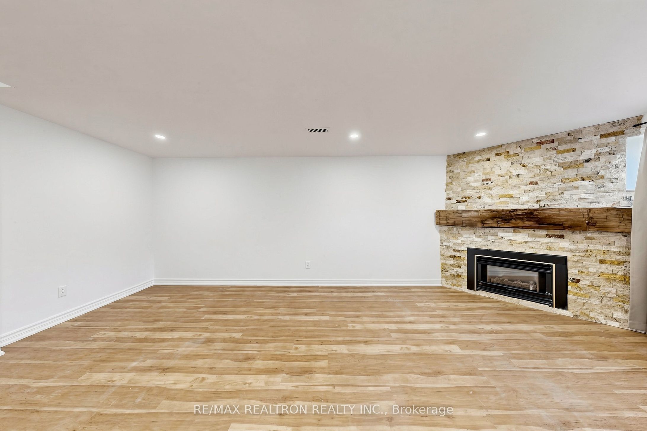 98 Thorncliffe Street Property Photo 14