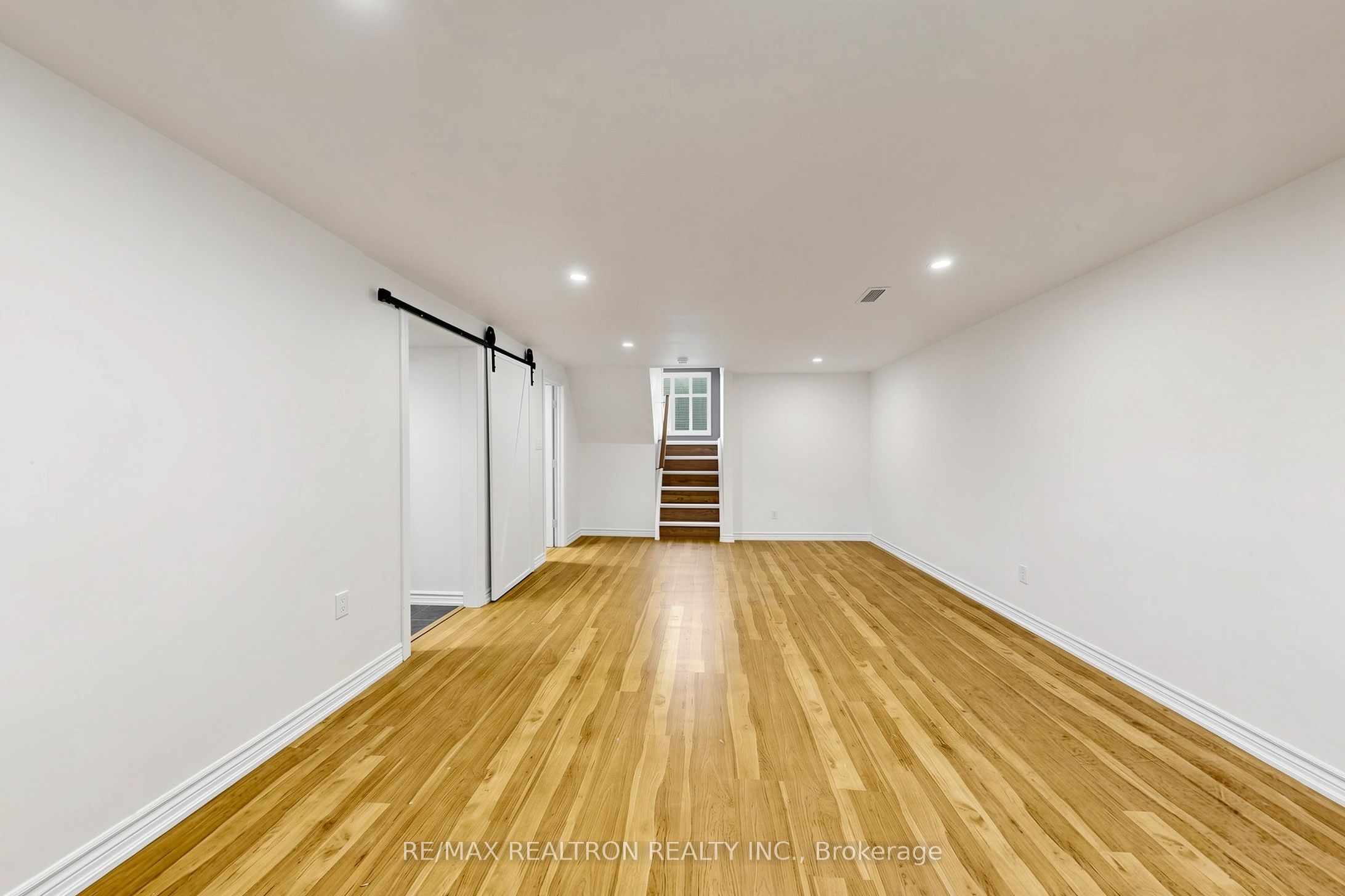 98 Thorncliffe Street Property Photo 15