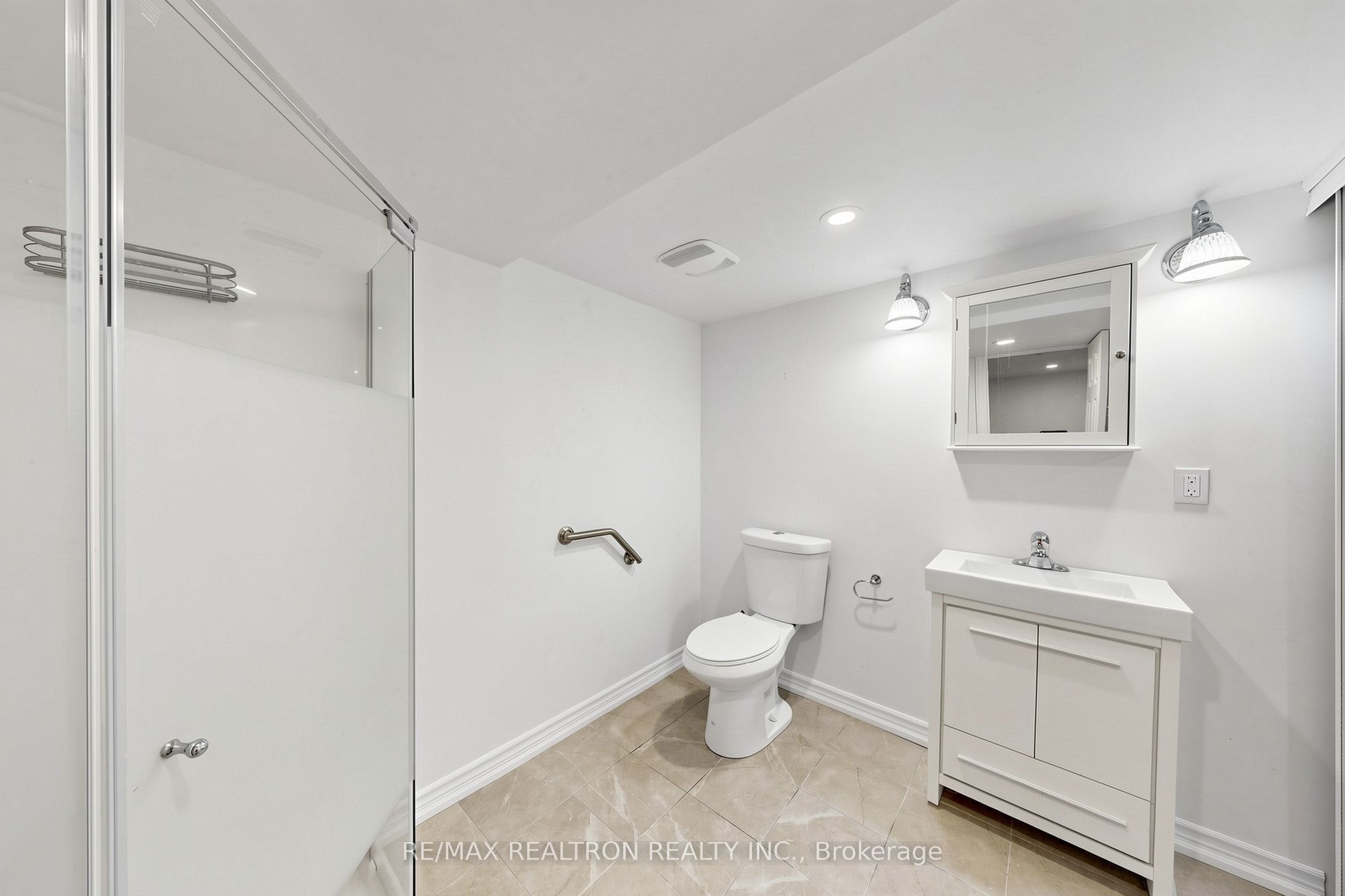 98 Thorncliffe Street Property Photo 17