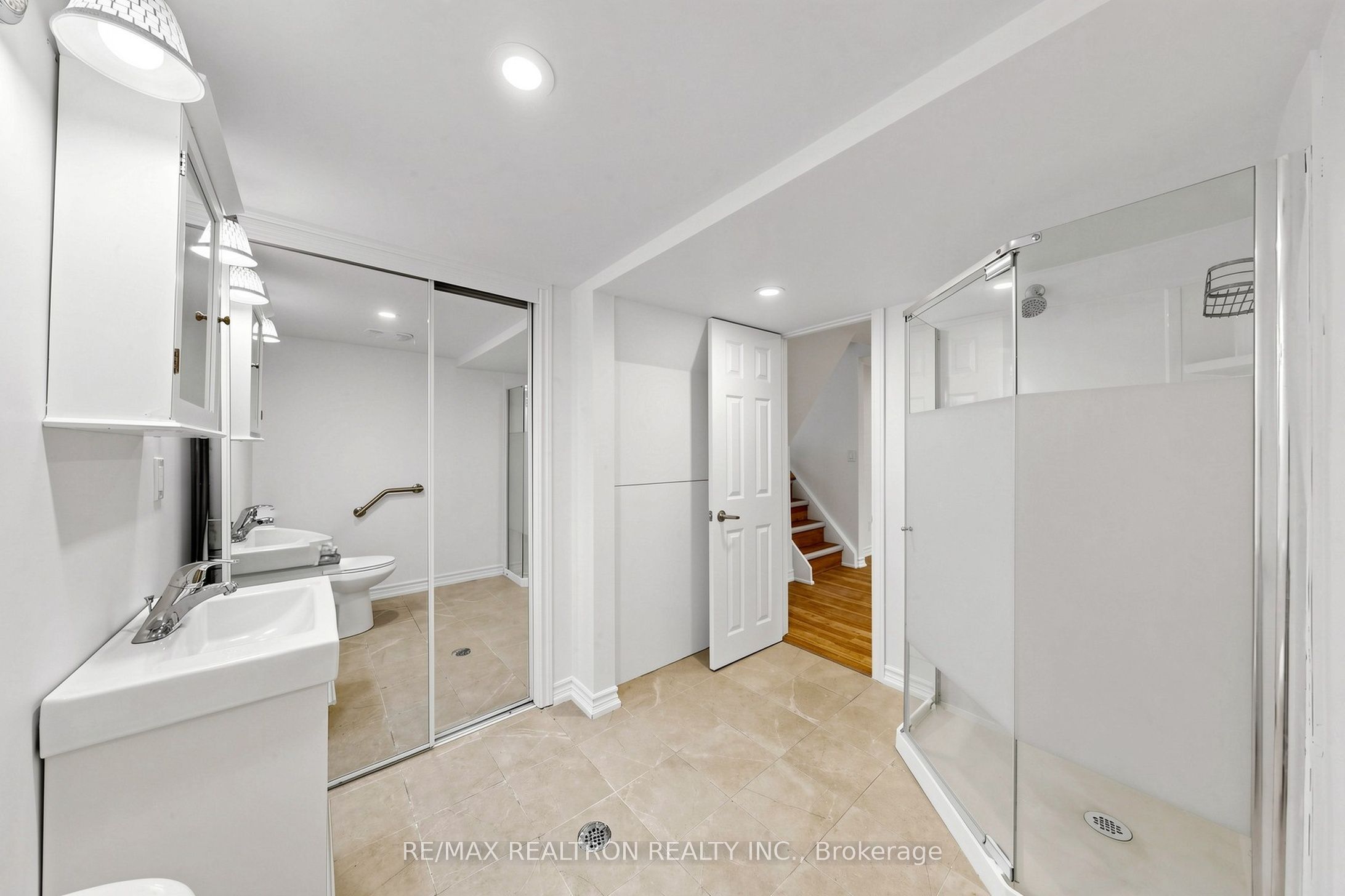 98 Thorncliffe Street Property Photo 18
