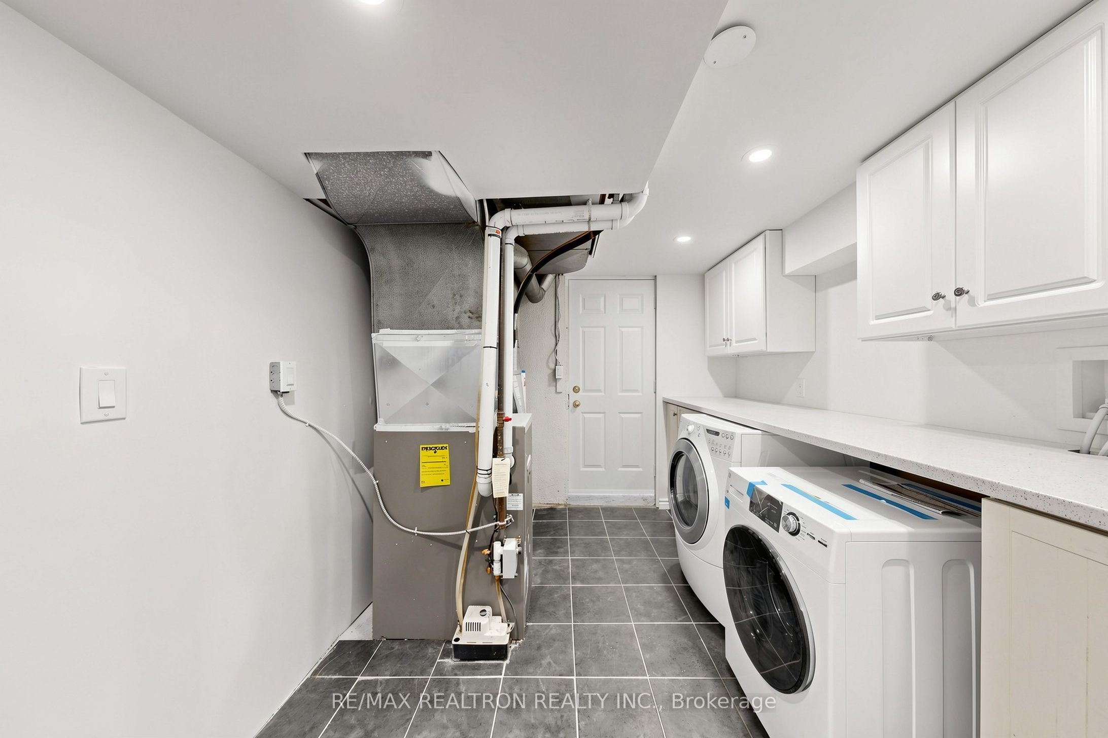 98 Thorncliffe Street Property Photo 20