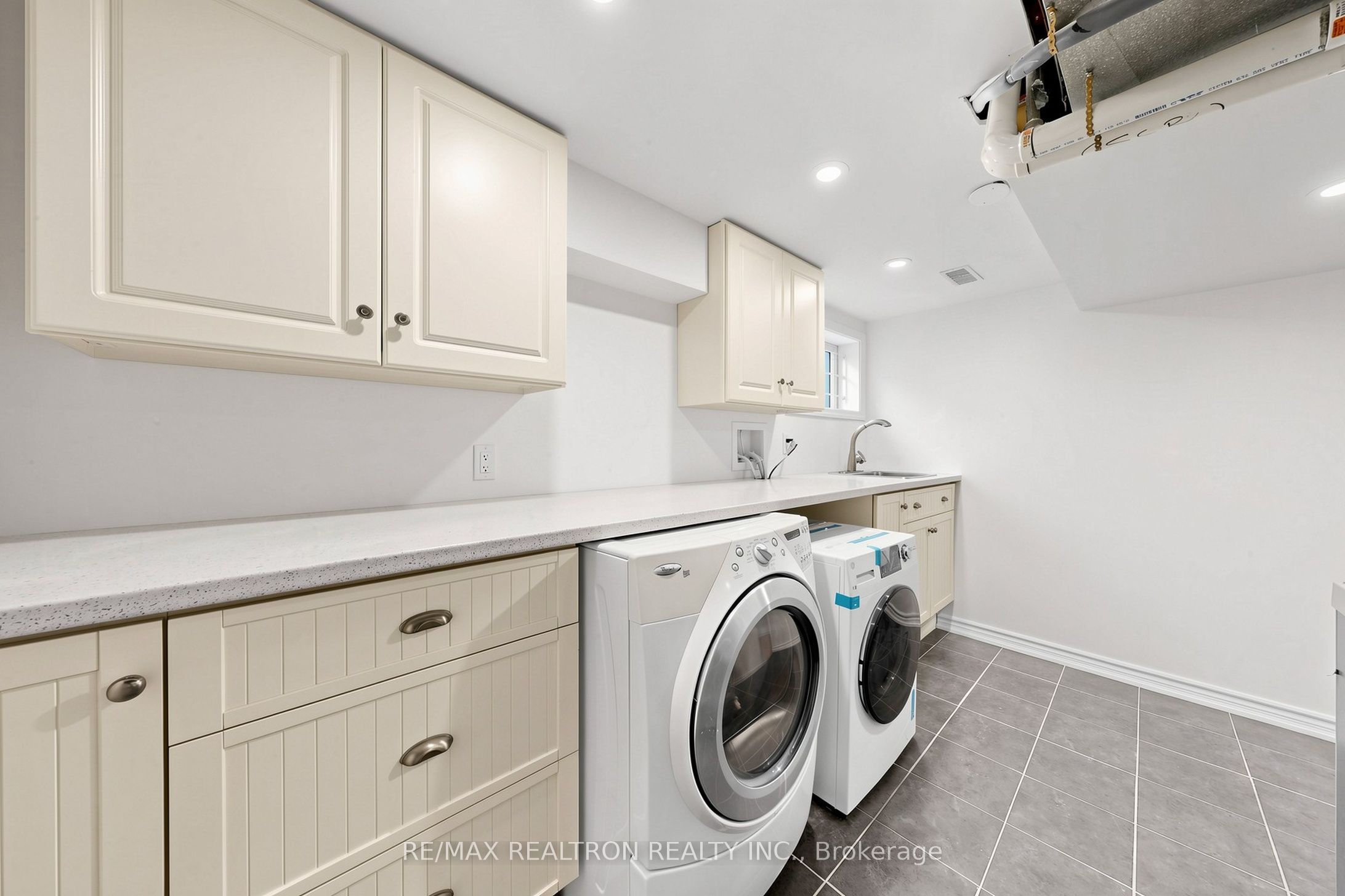 98 Thorncliffe Street Property Photo 21
