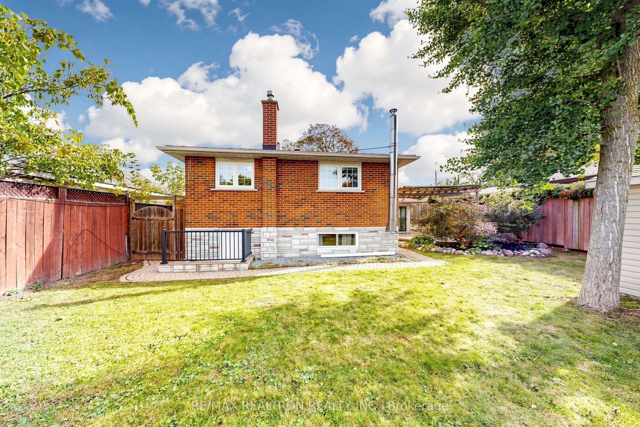 98 Thorncliffe Street Property Photo 23