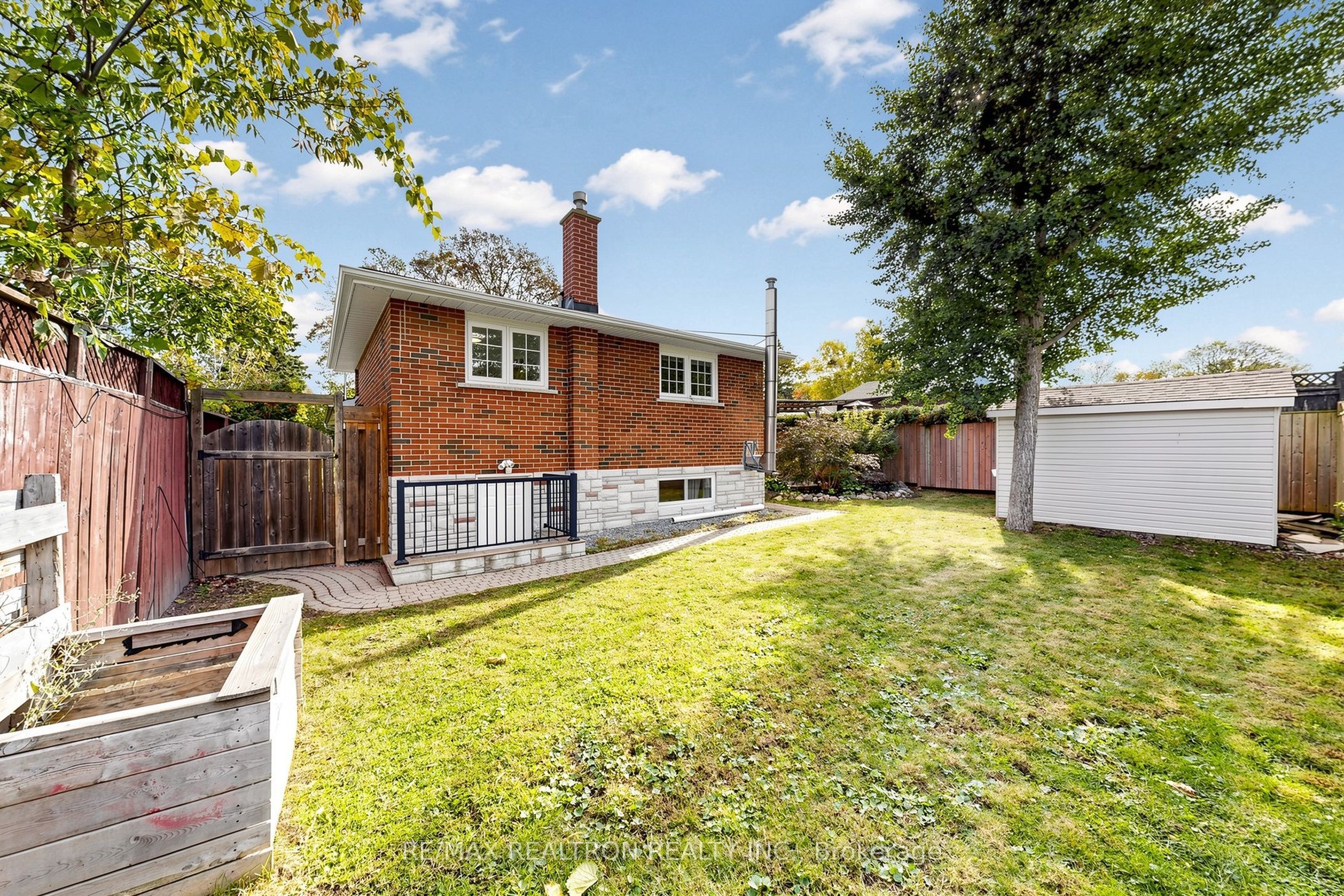 98 Thorncliffe Street Property Photo 25