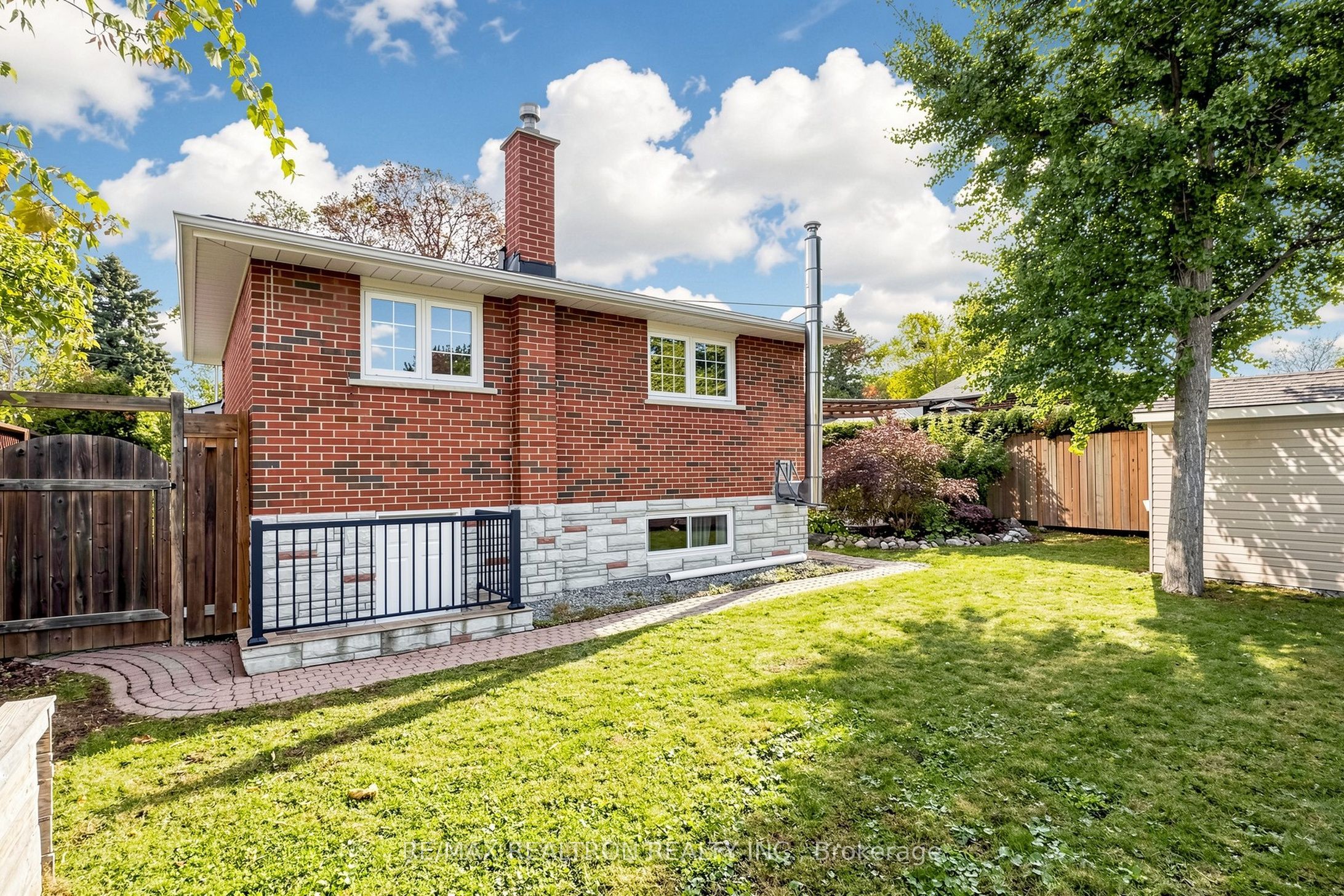 98 Thorncliffe Street Property Photo 26