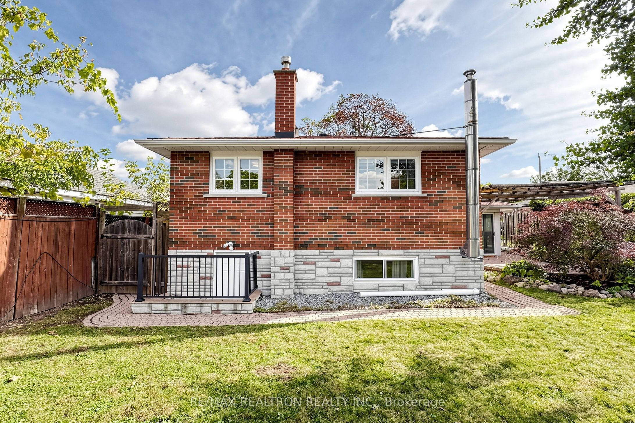 98 Thorncliffe Street Property Photo 27