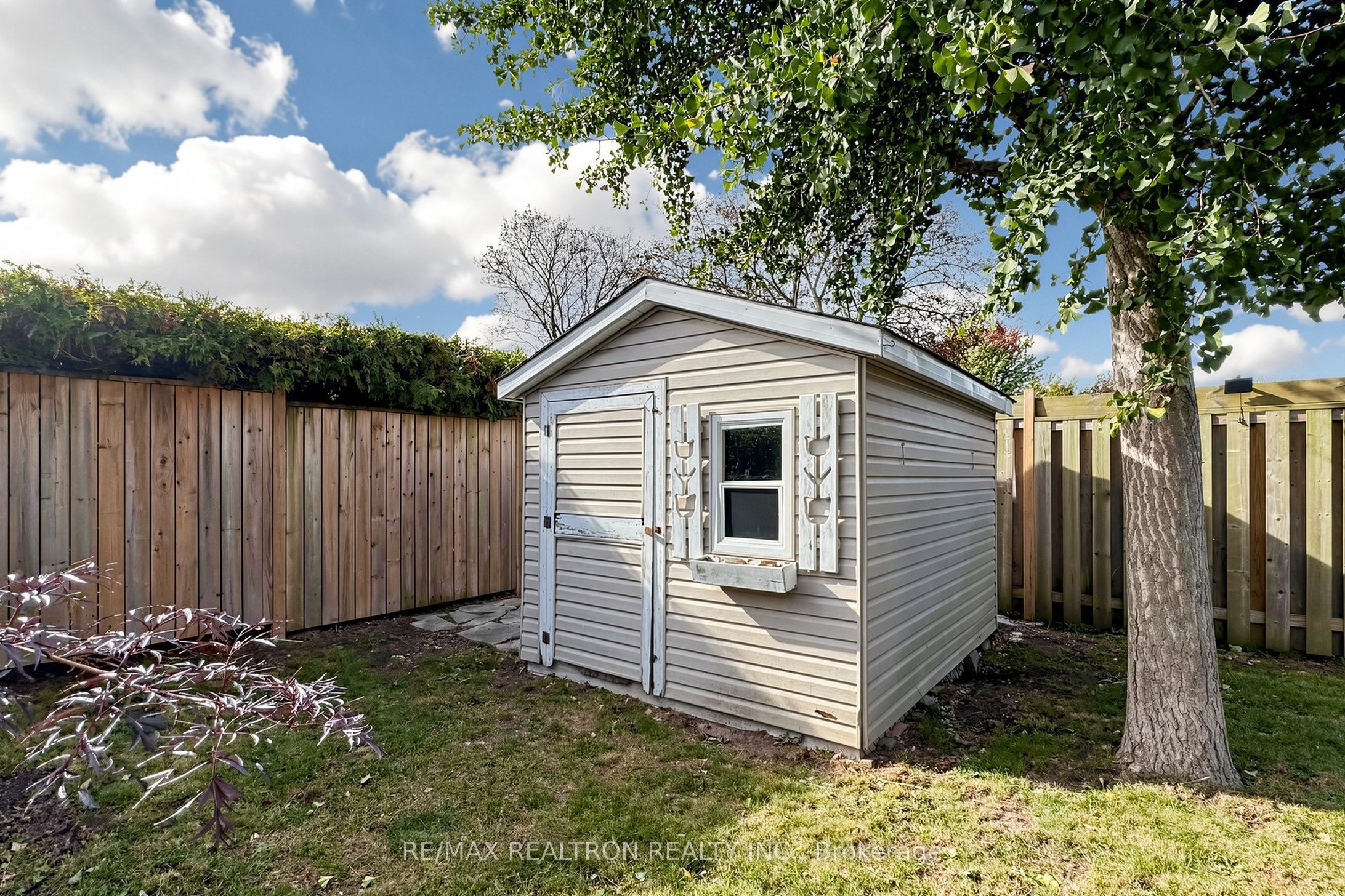 98 Thorncliffe Street Property Photo 28