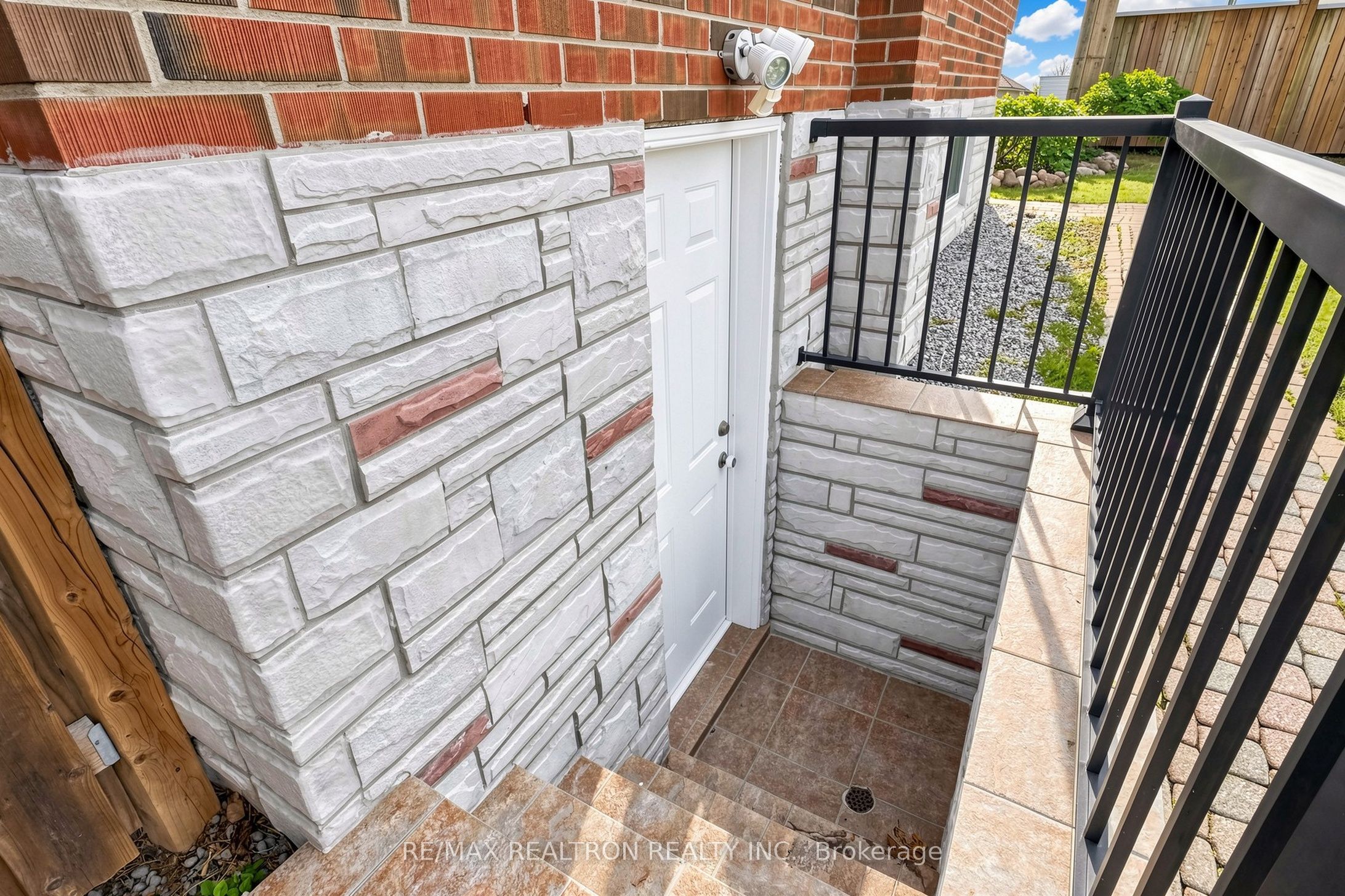 98 Thorncliffe Street Property Photo 29