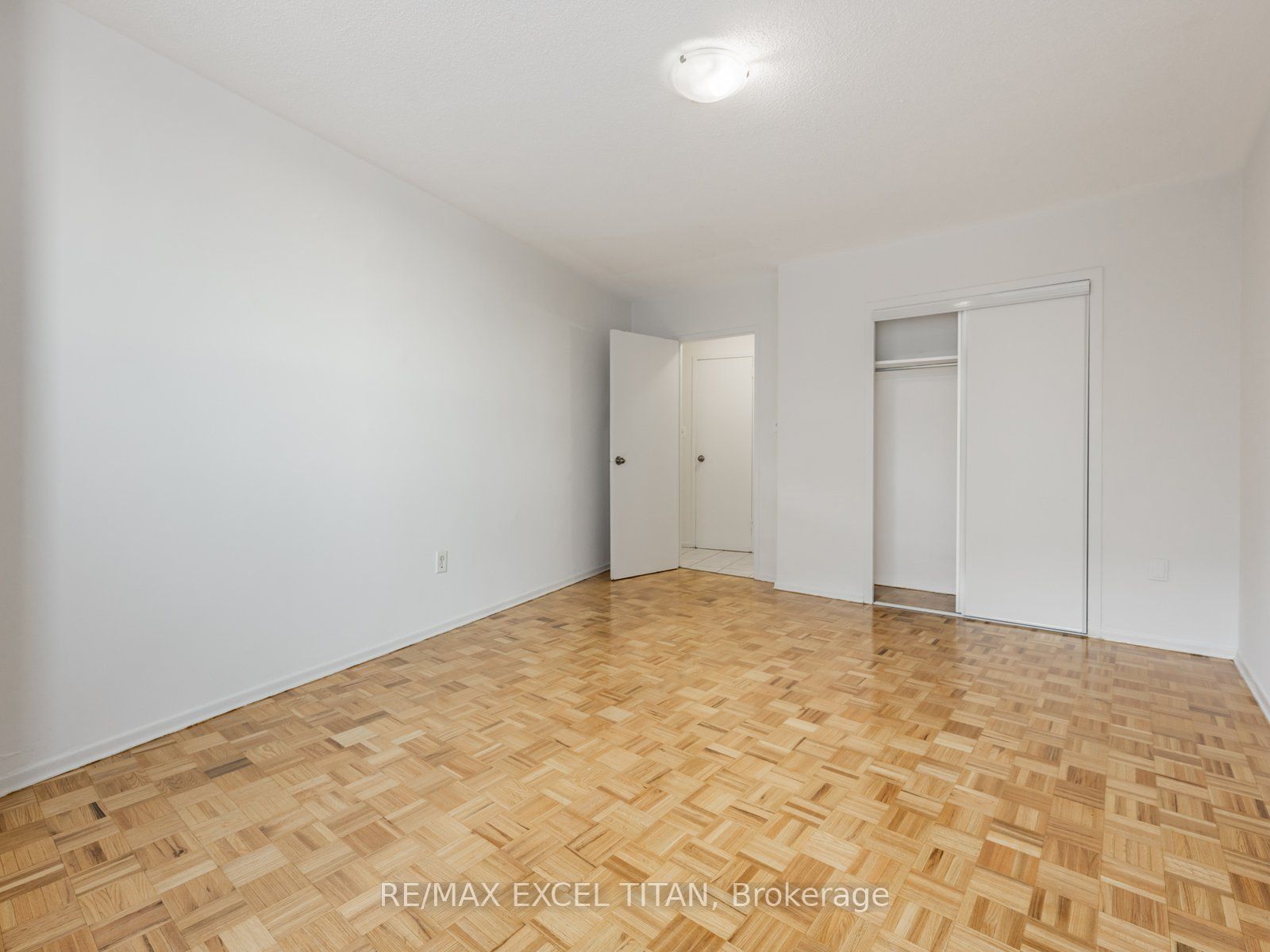 1385 Midland Avenue 801 Property Photo 9