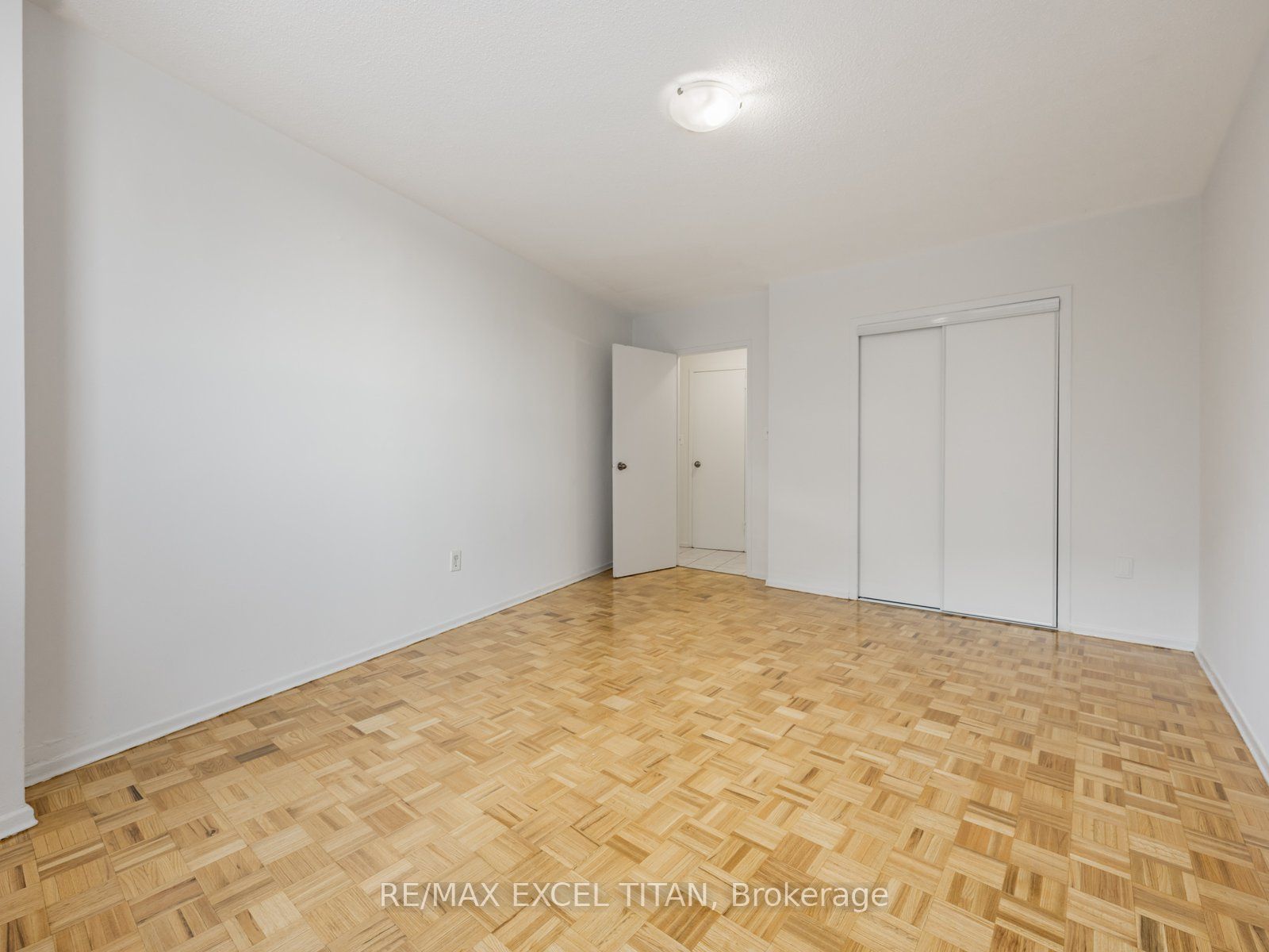 1385 Midland Avenue 801 Property Photo 11