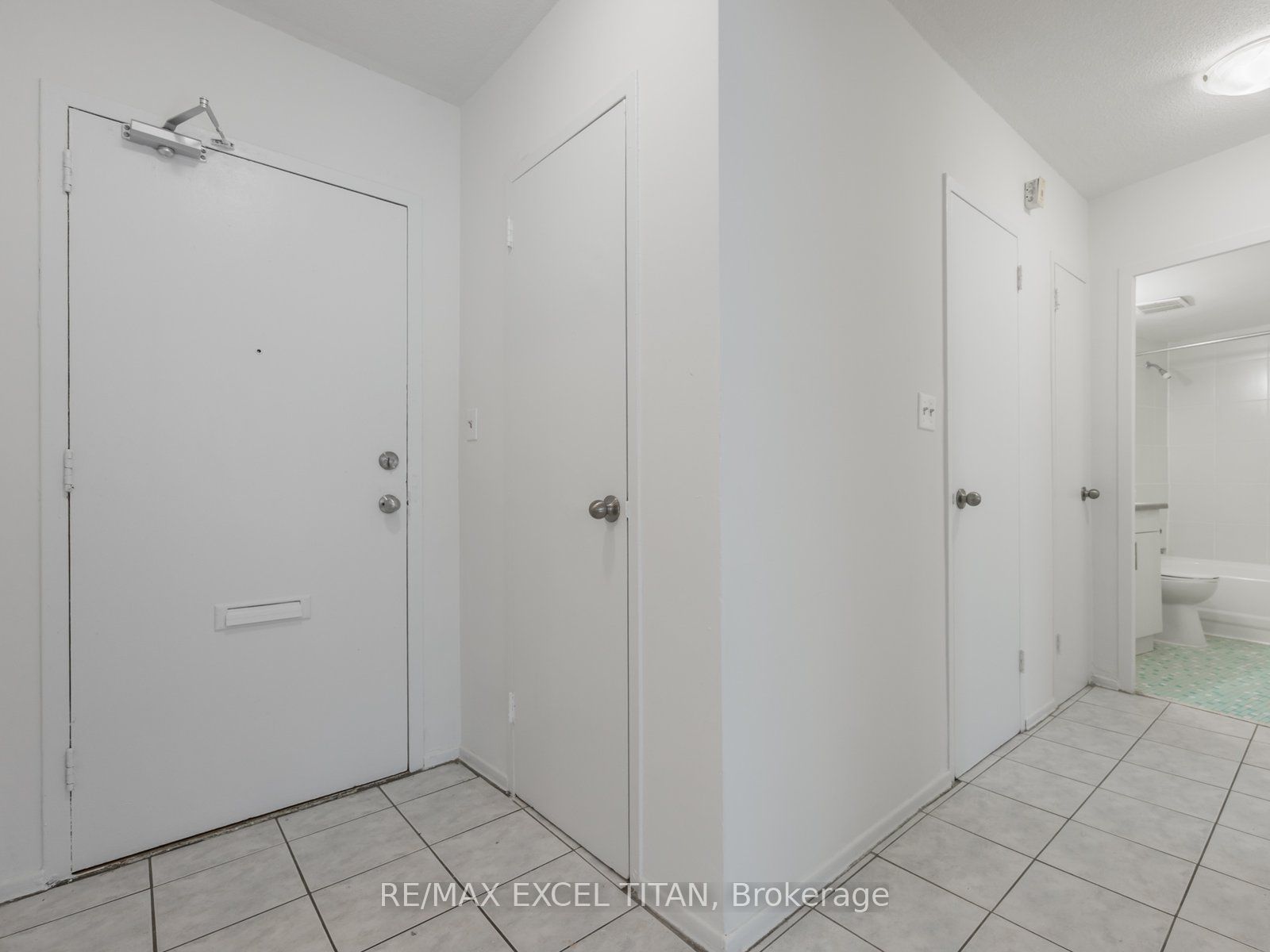 1385 Midland Avenue 801 Property Photo 13