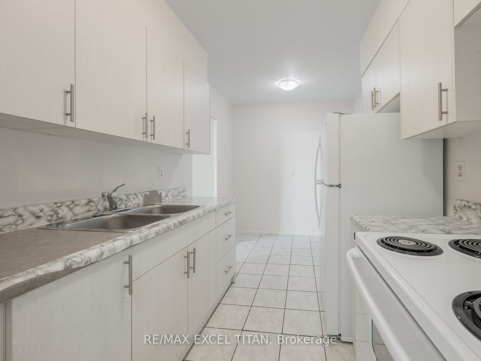 1385 Midland Avenue 801 Property Photo 17