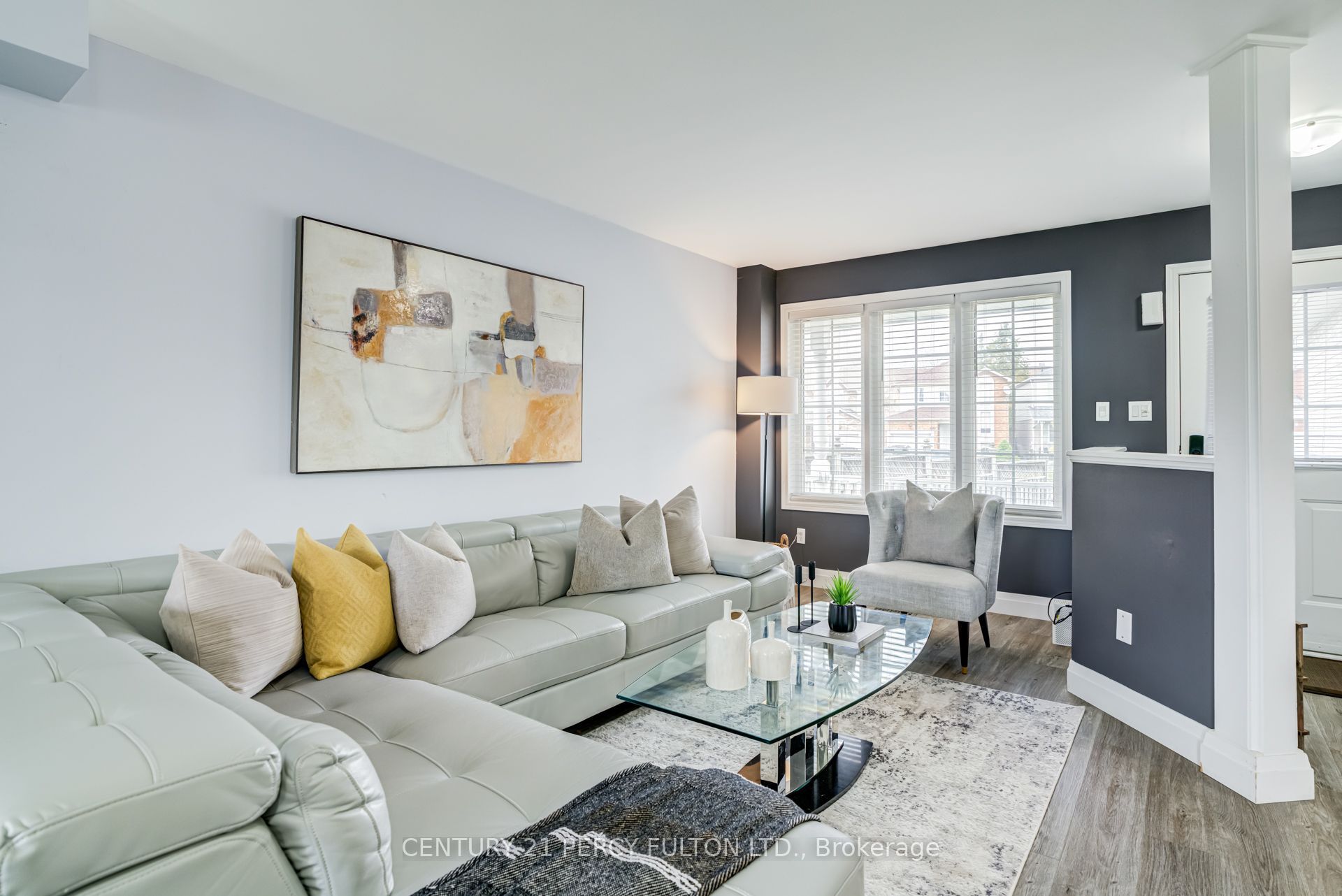 1842 Dalhousie Crescent Property Photo 4