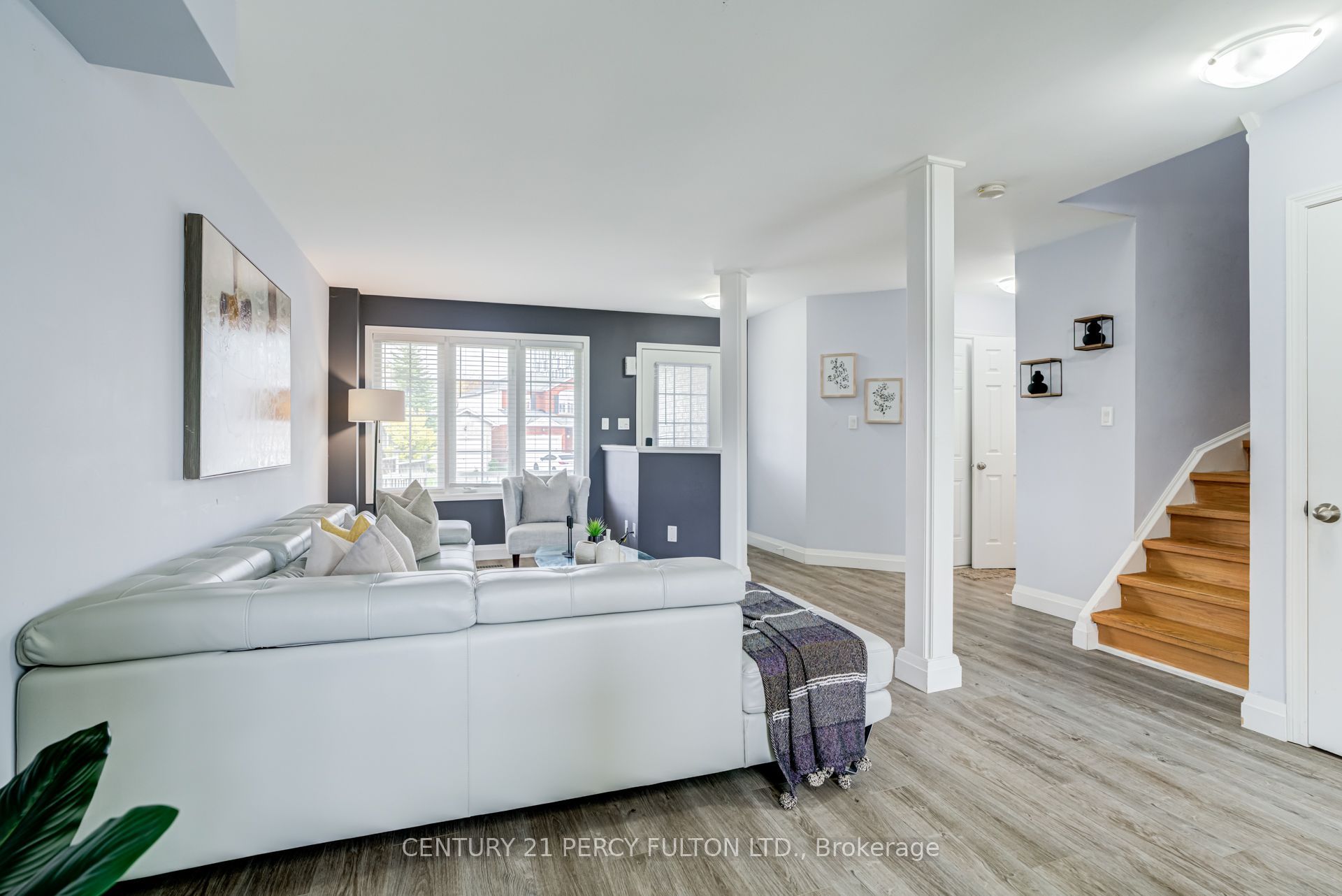 1842 Dalhousie Crescent Property Photo 6
