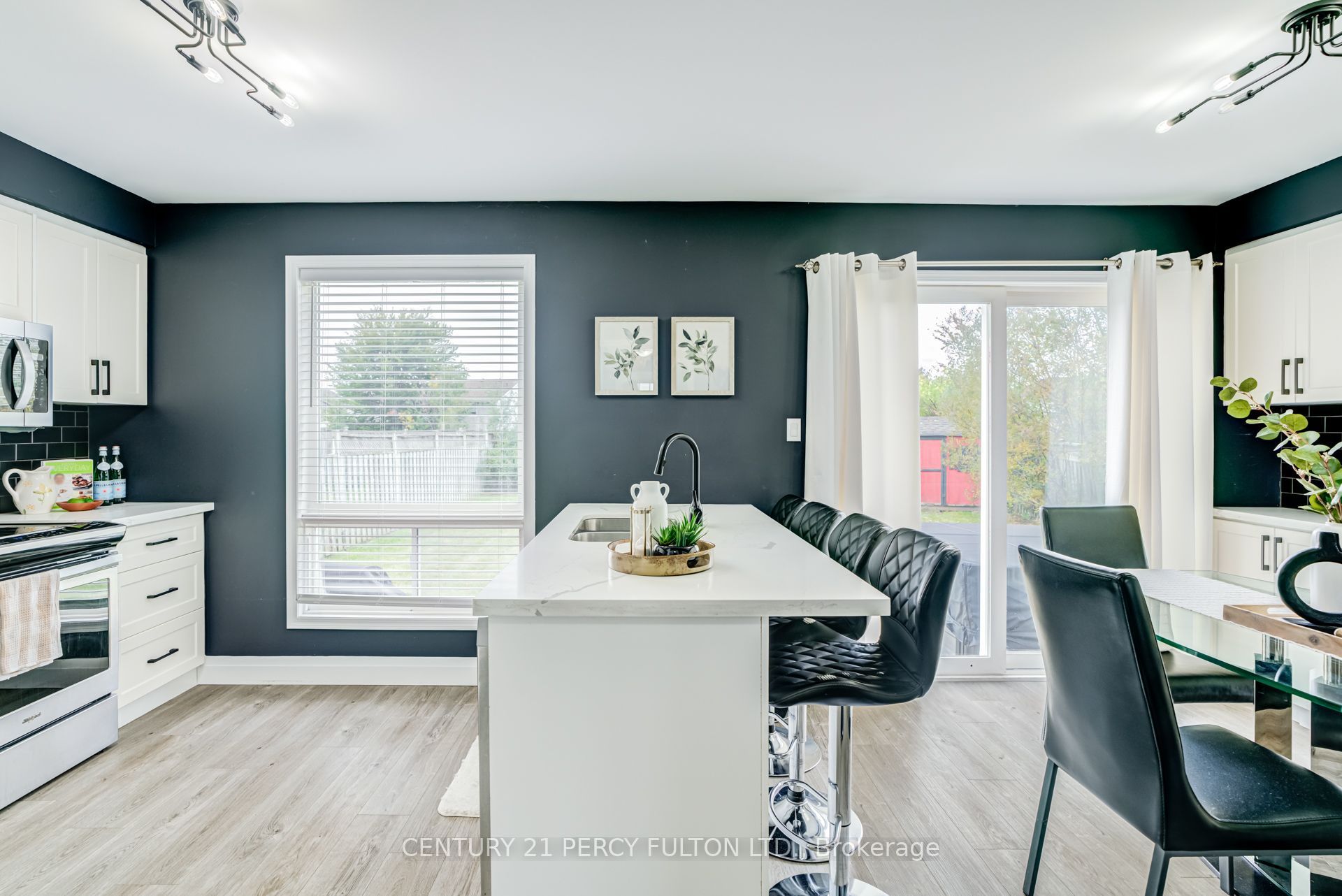 1842 Dalhousie Crescent Property Photo 8
