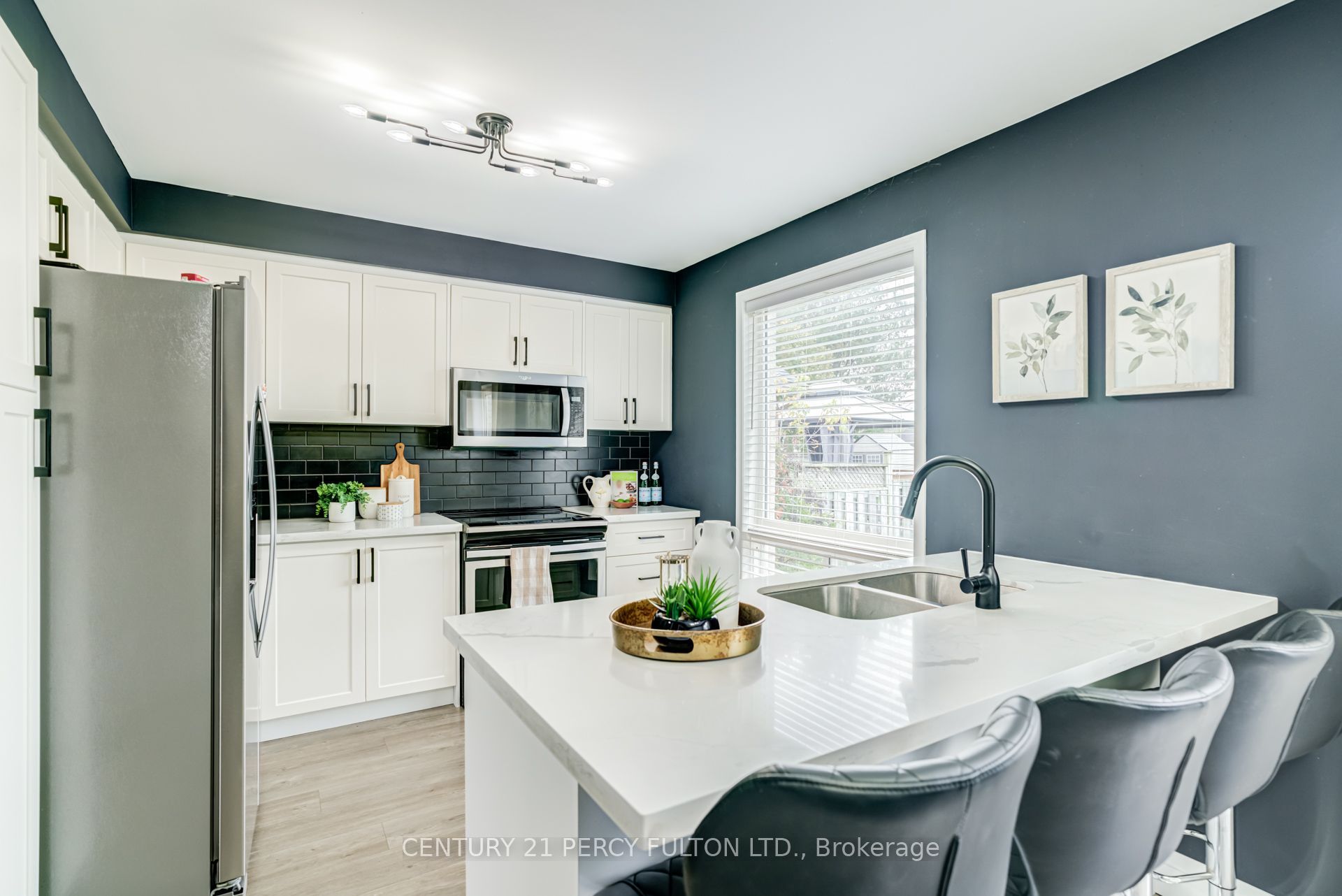 1842 Dalhousie Crescent Property Photo 9