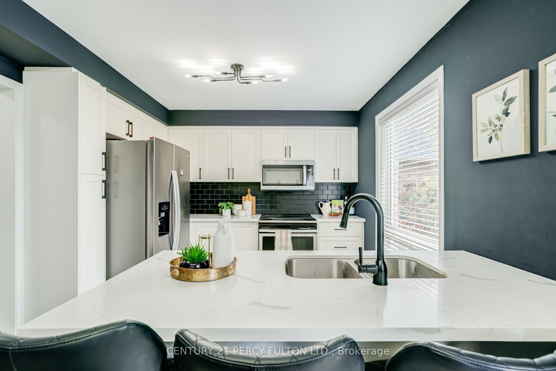 1842 Dalhousie Crescent Property Photo 10