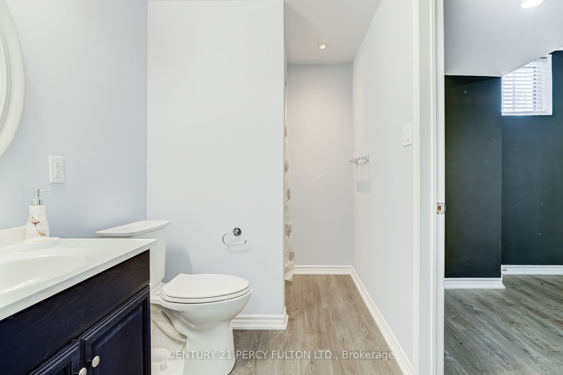 1842 Dalhousie Crescent Property Photo 38