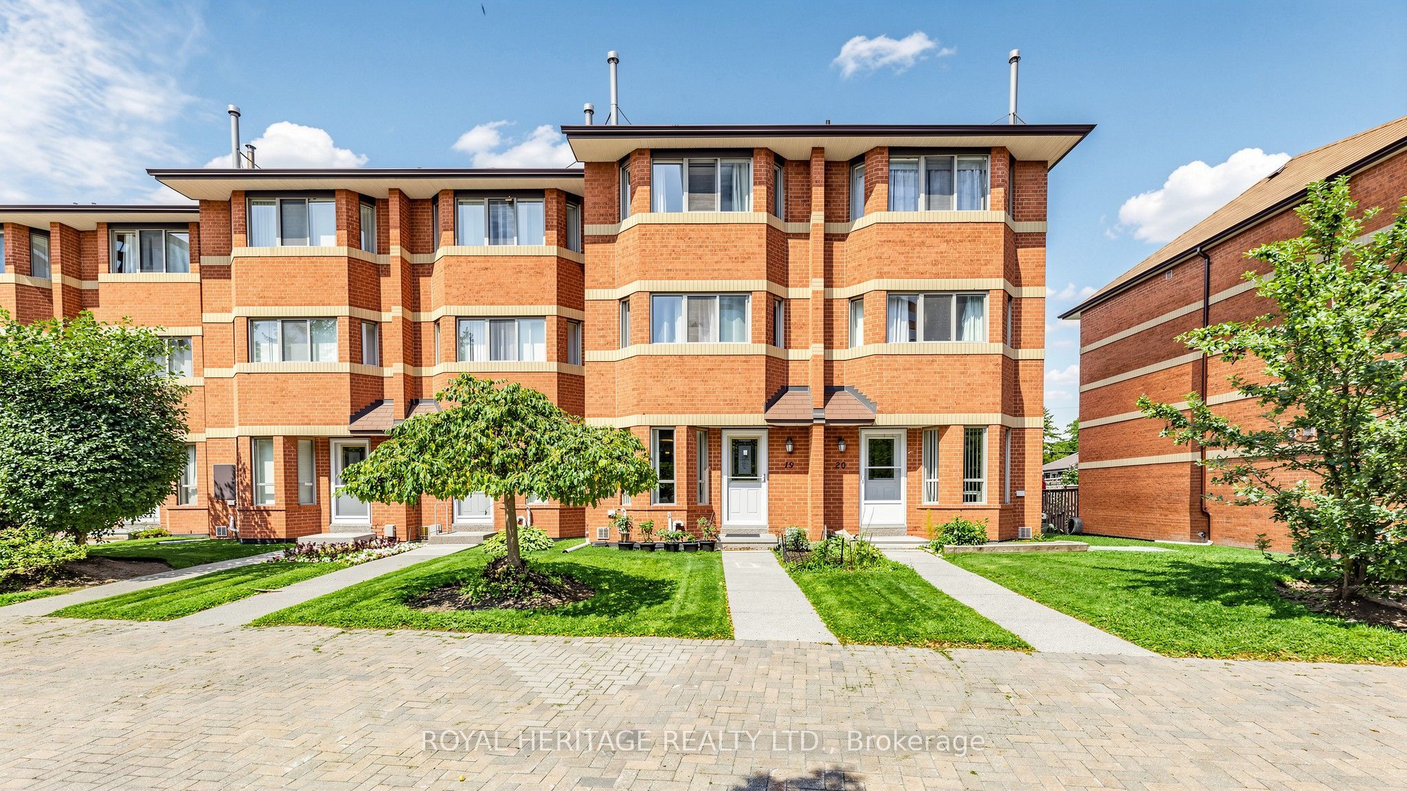 2472 Eglinton Avenue E Th 19 Property Photo 1