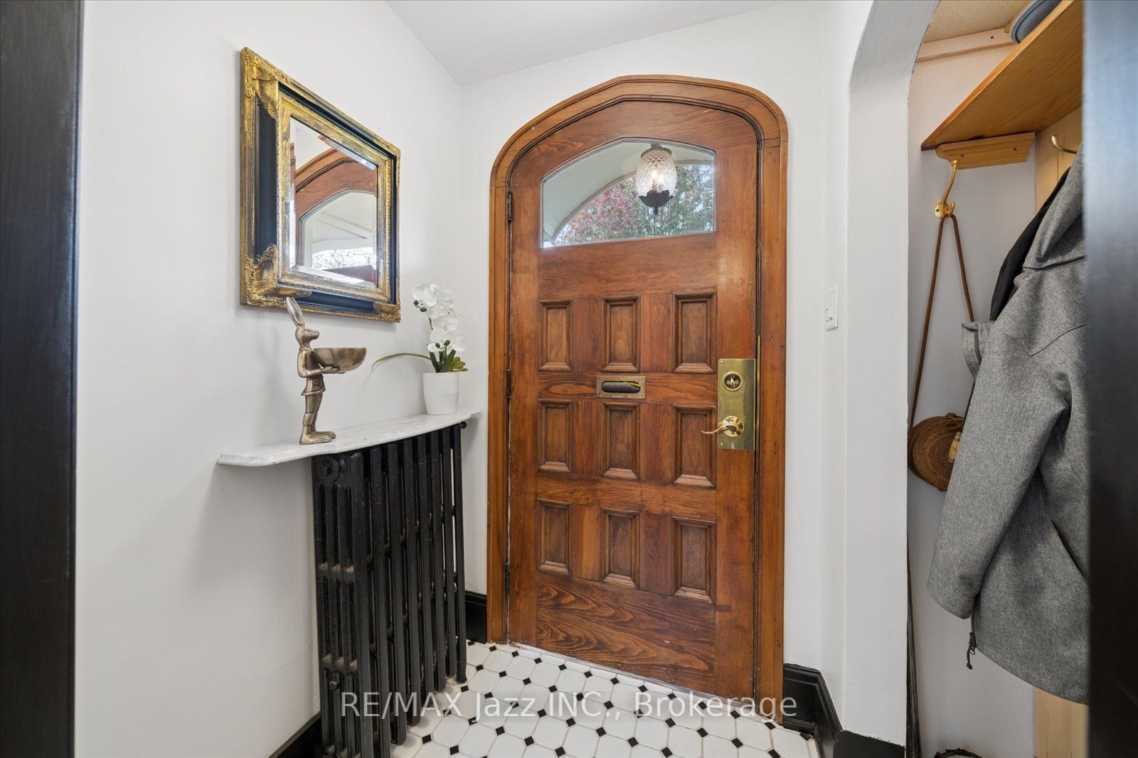 621 Masson Street Property Photo 6