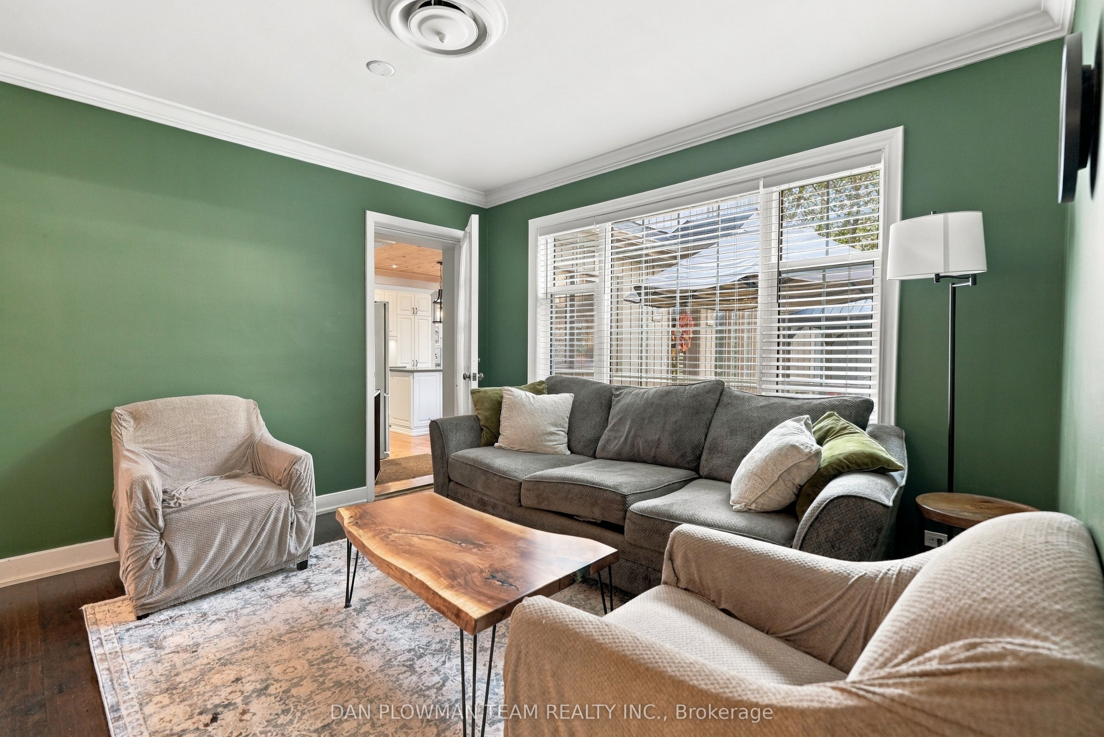 794 Mary Street N Property Photo 12