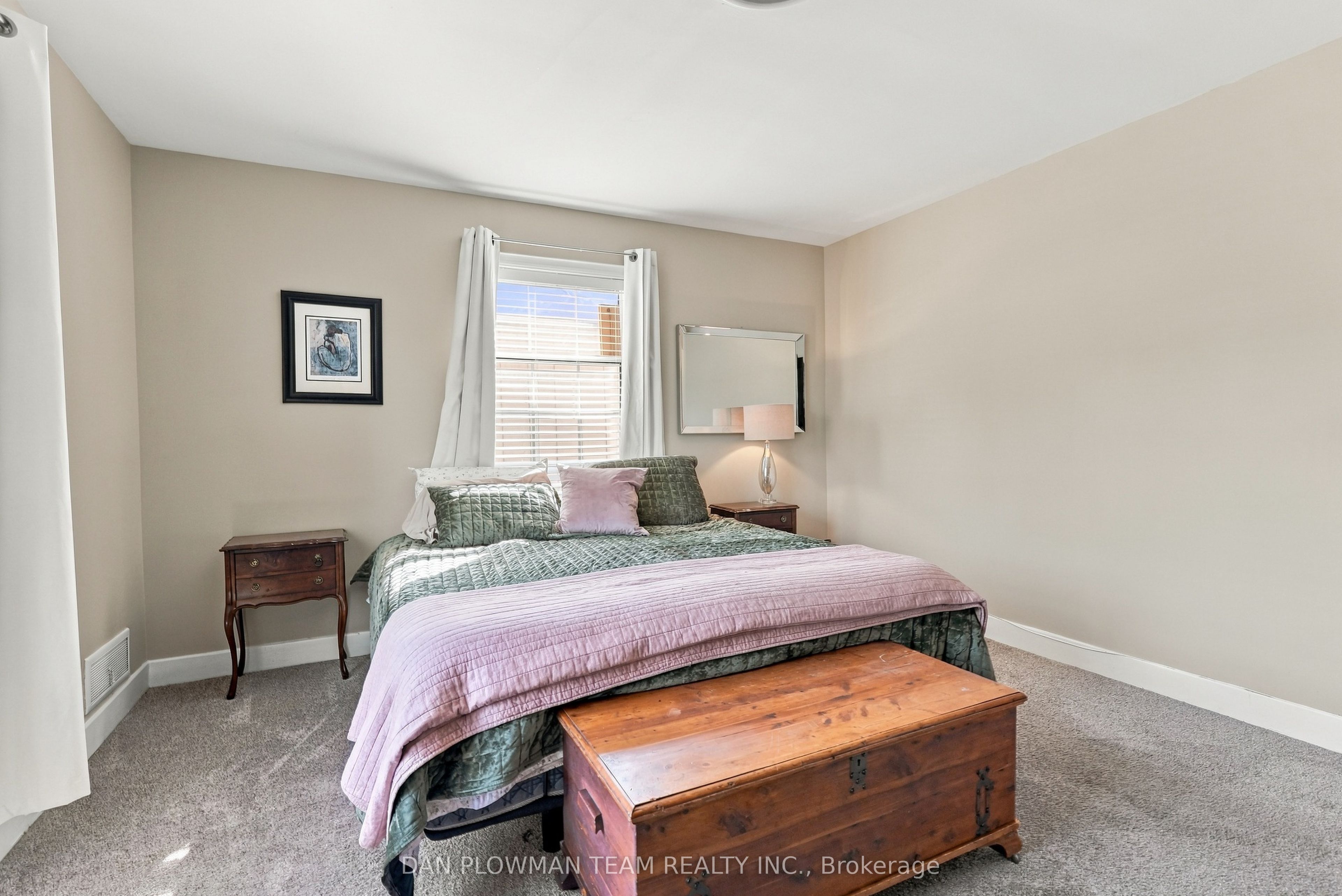 794 Mary Street N Property Photo 19