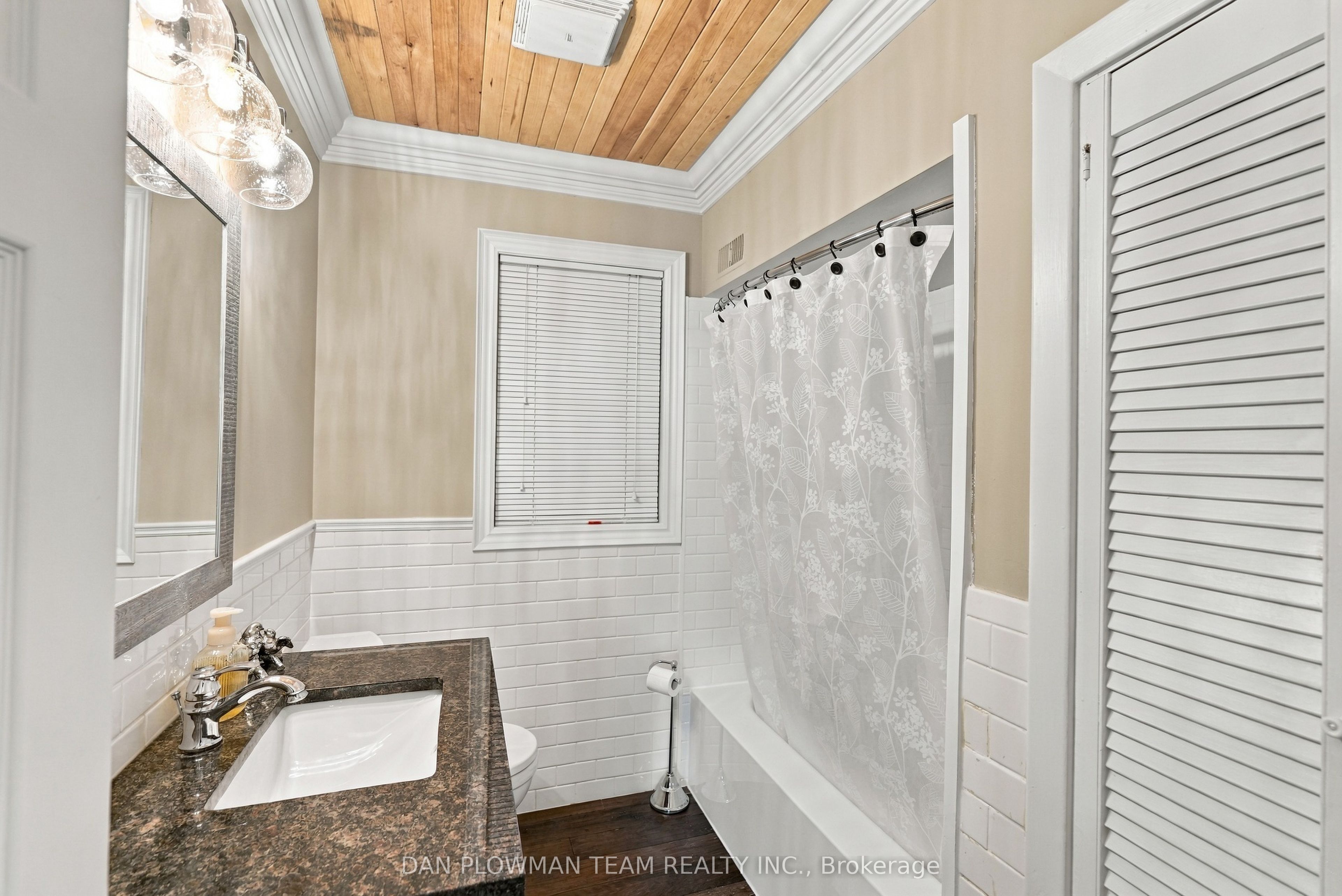 794 Mary Street N Property Photo 21