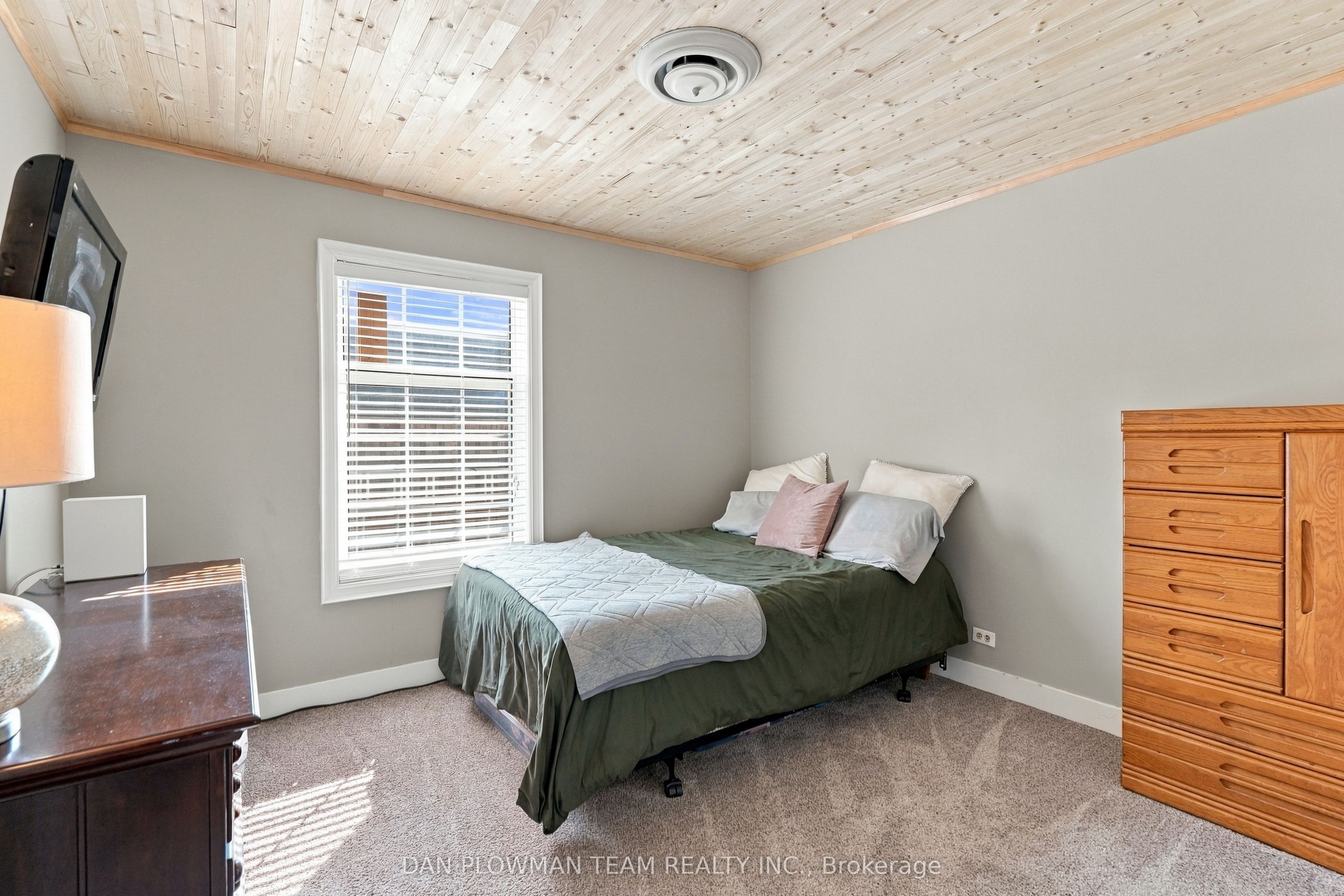 794 Mary Street N Property Photo 22