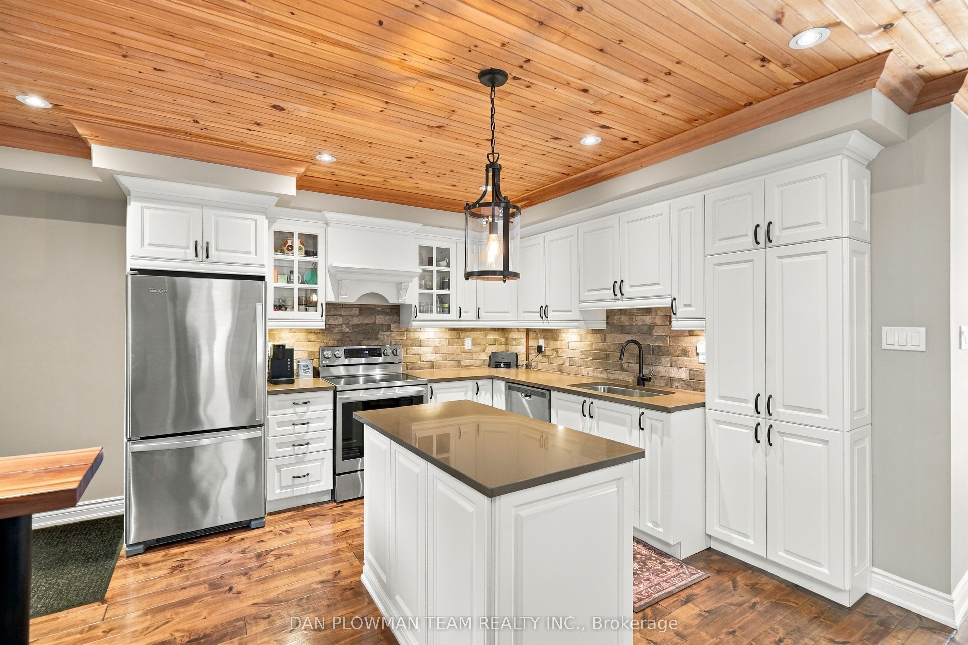 794 Mary Street N Property Photo 26