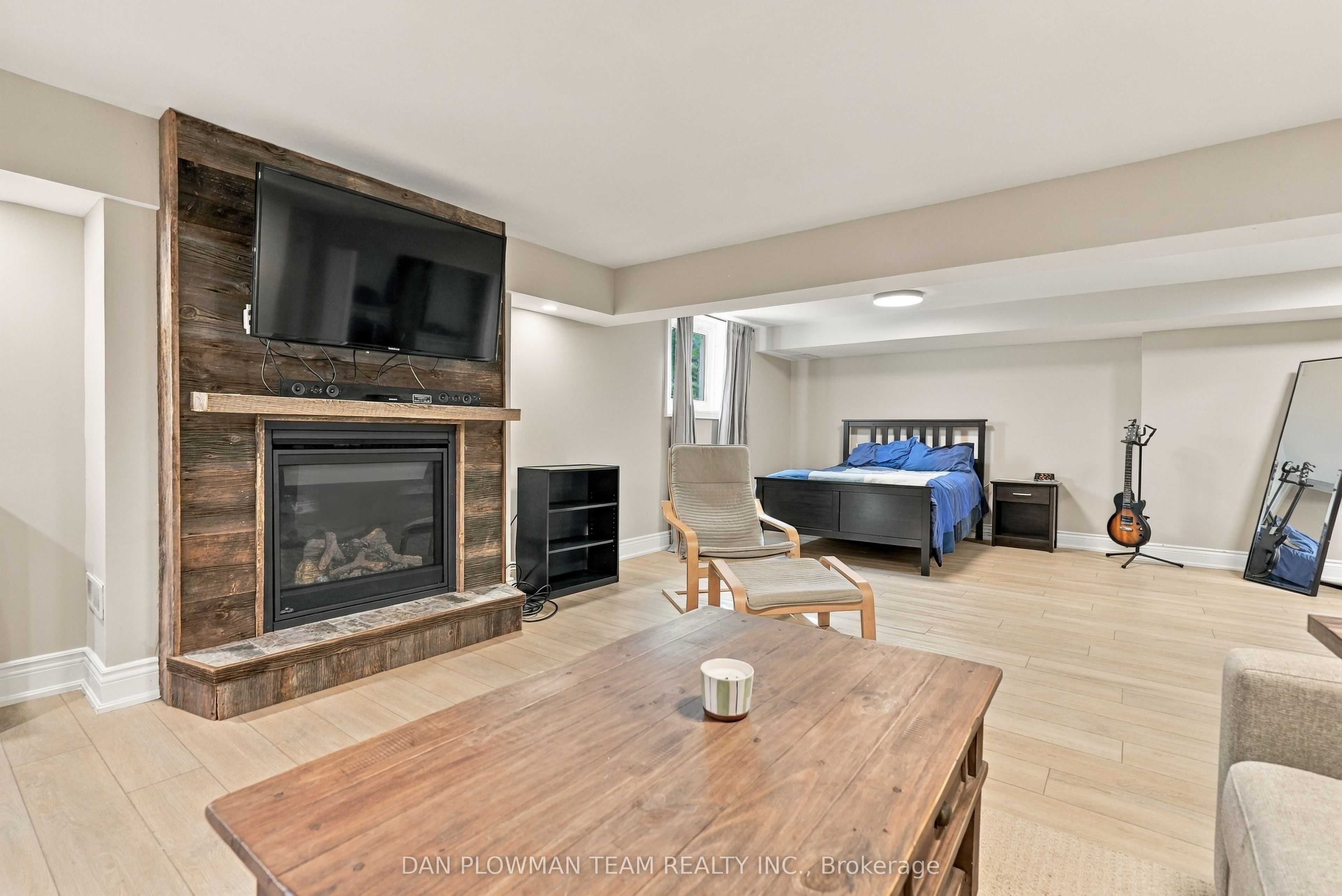 794 Mary Street N Property Photo 37