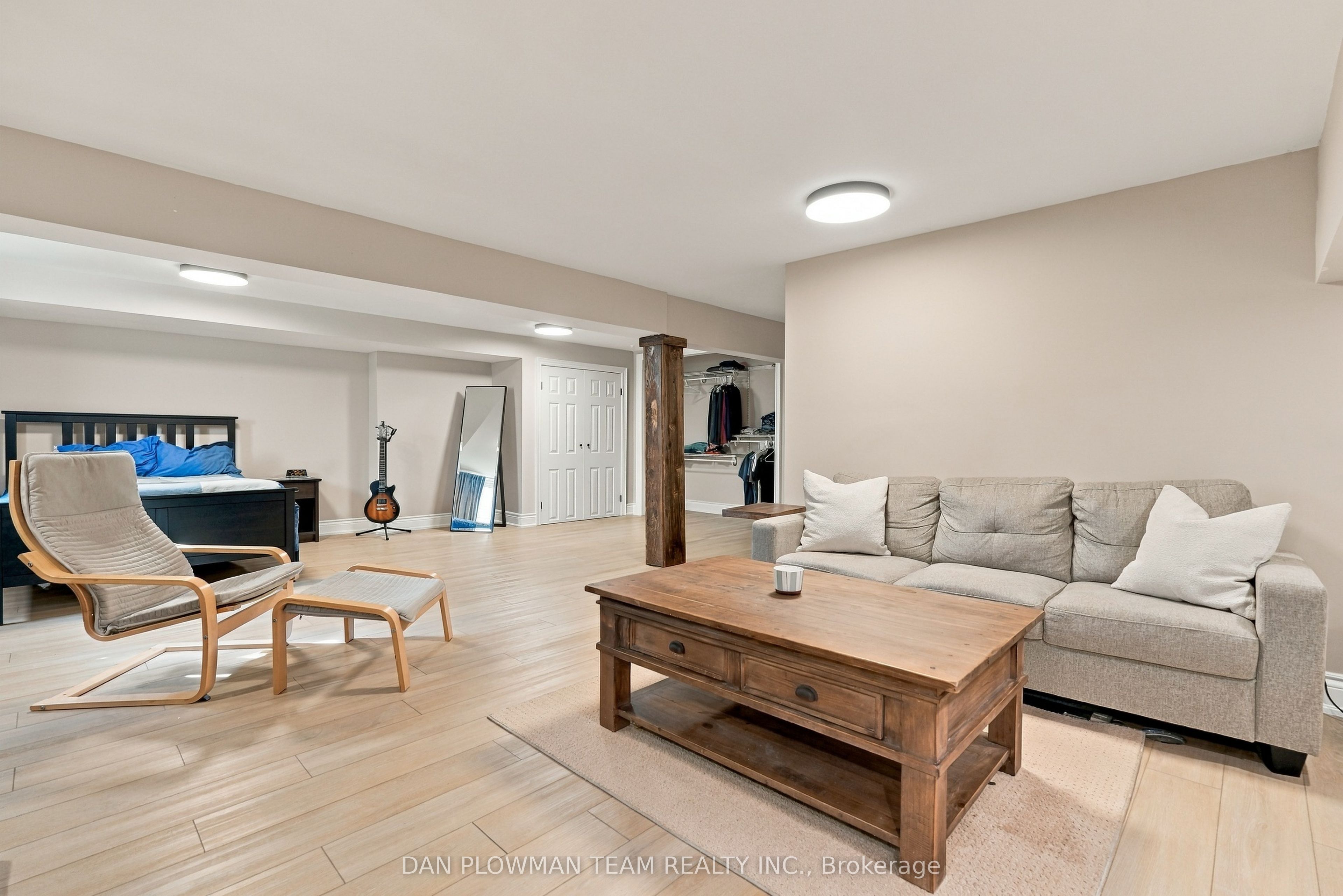794 Mary Street N Property Photo 38