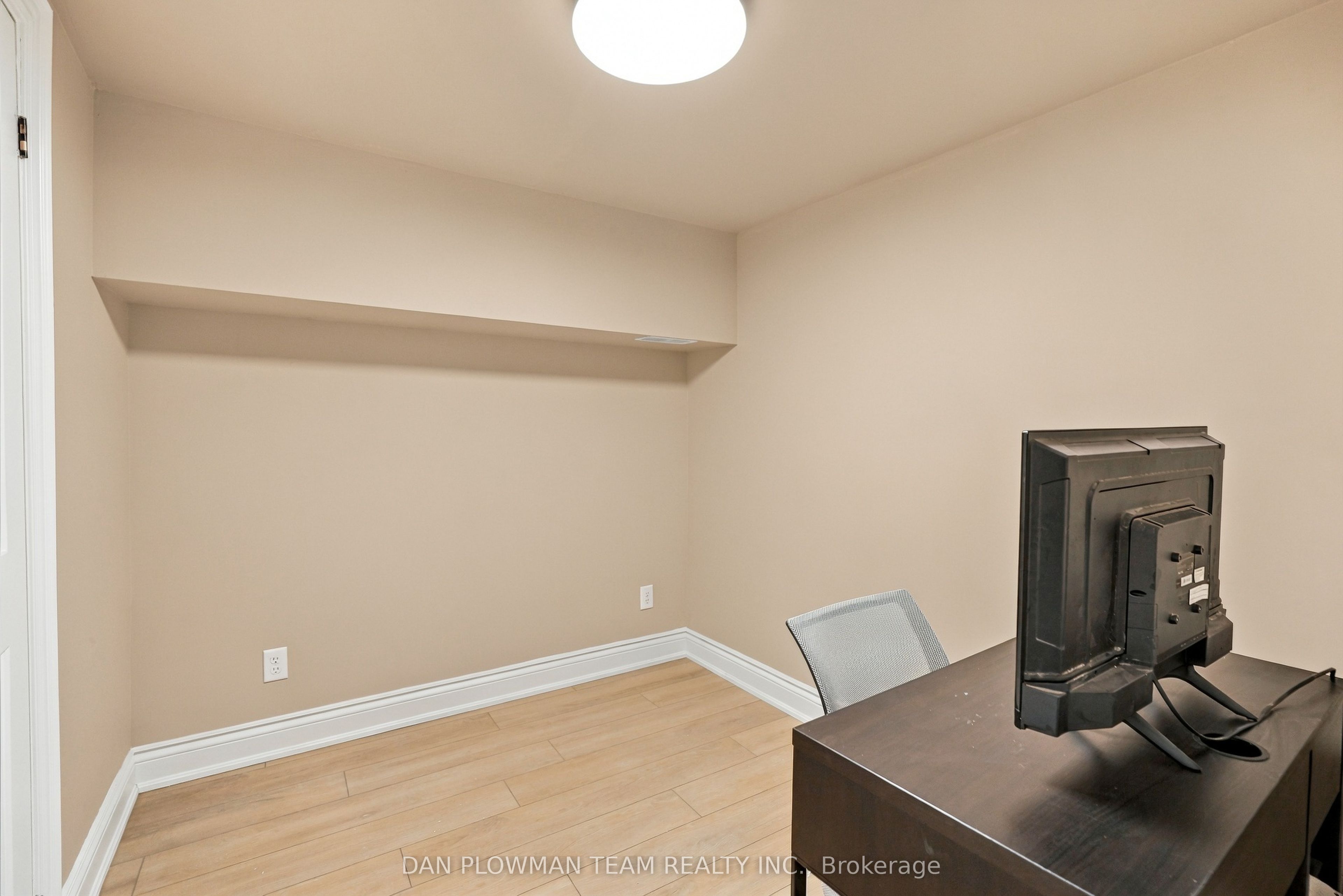 794 Mary Street N Property Photo 40