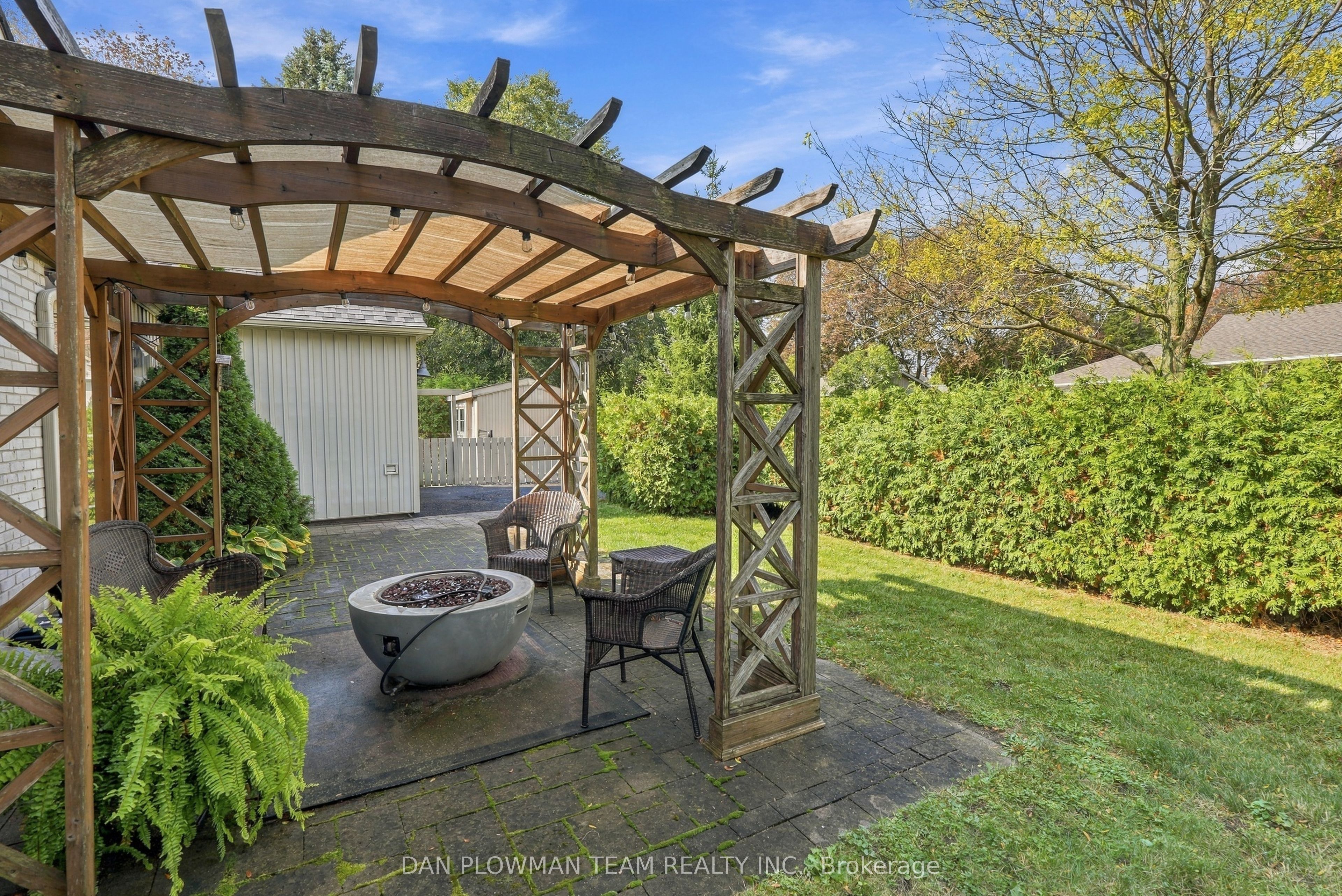 794 Mary Street N Property Photo 44
