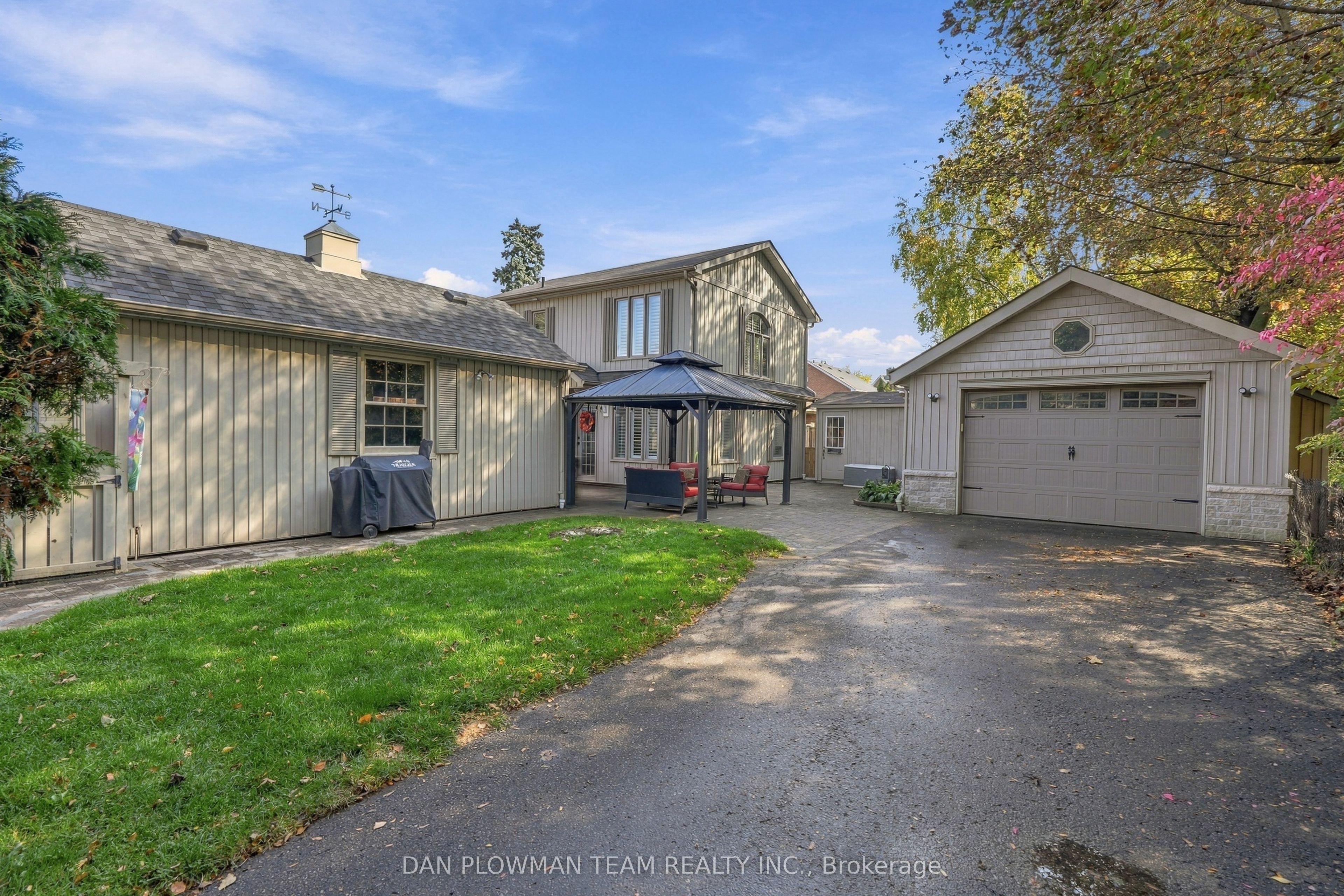 794 Mary Street N Property Photo 47