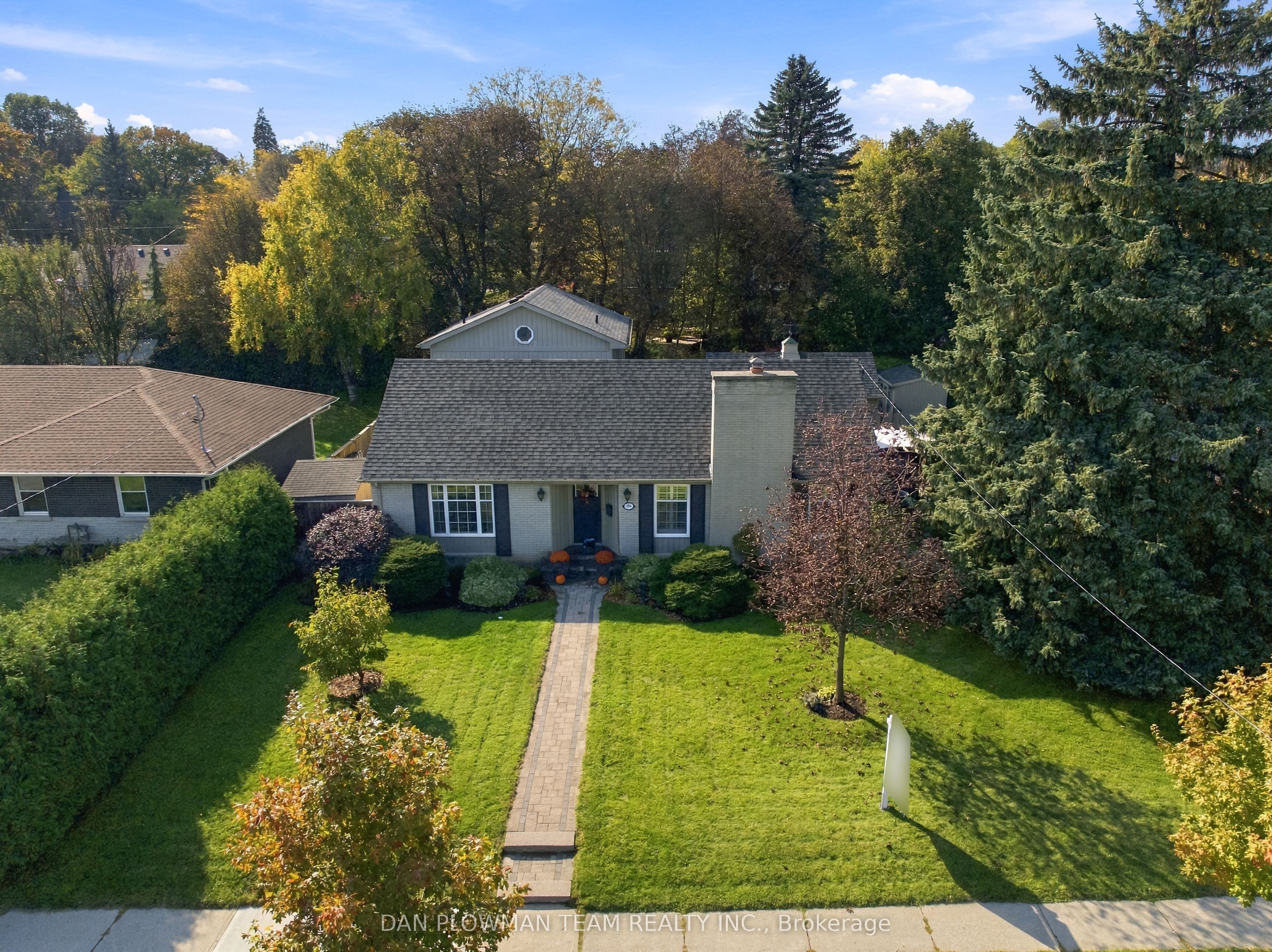 794 Mary Street N Property Photo 49
