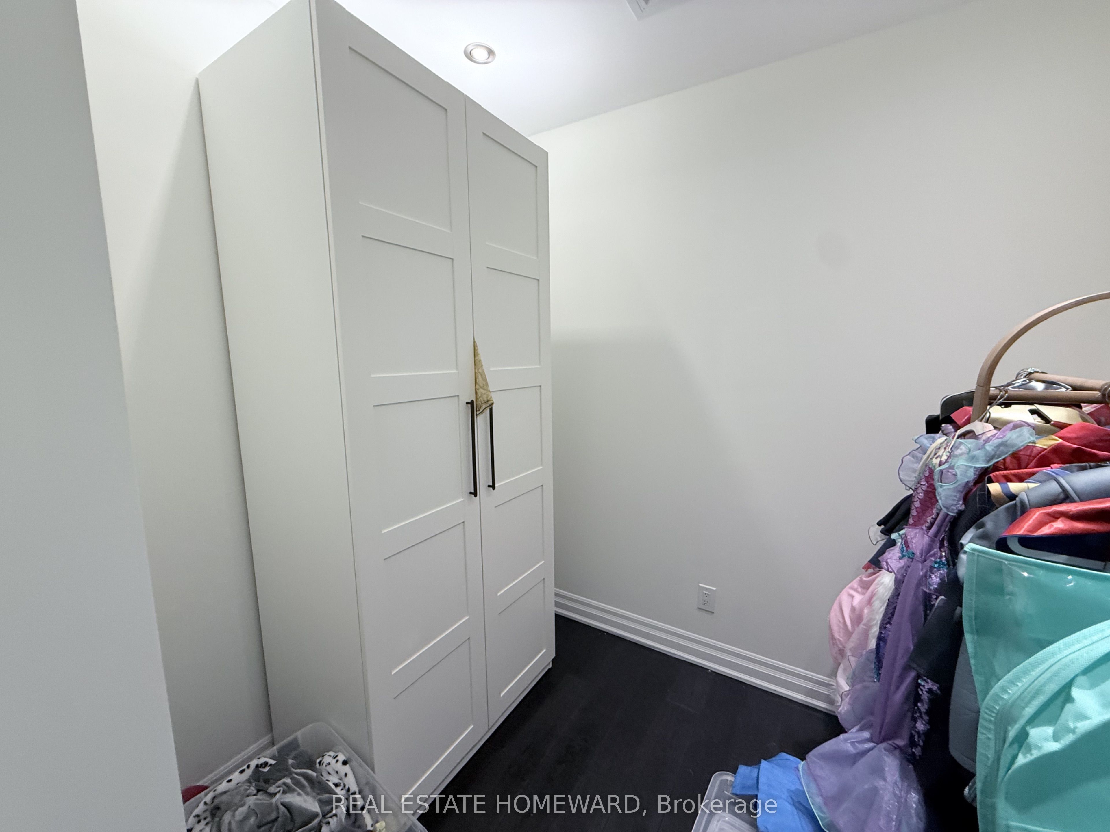 751 Pape Avenue 204 Property Photo 6
